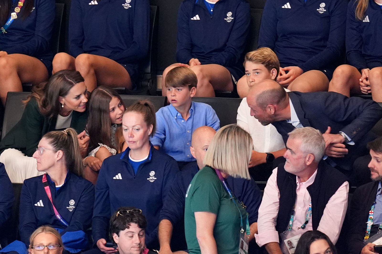 Prinz William (rechts) und Prinzessin Kate (links) kamen mit der ganzen Familie zu den Commonwealth-Spielen. 