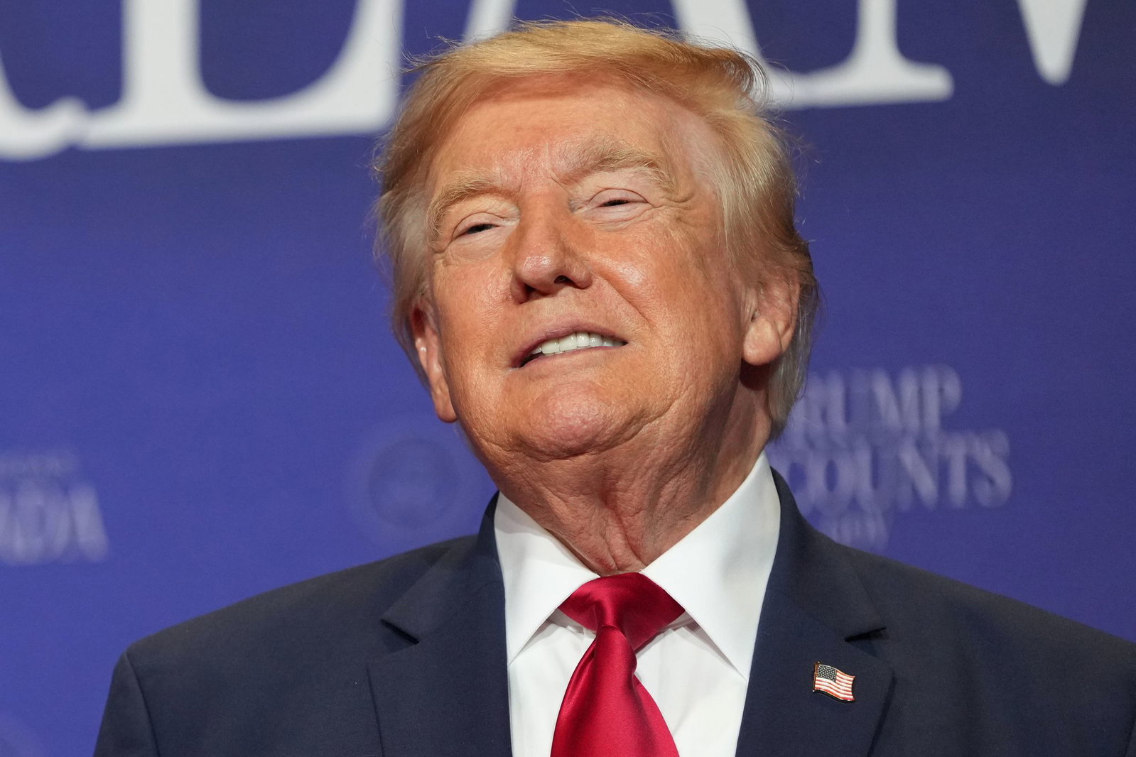 Engpässe im US-Militär bei Waffen und Munition als Folge des Iran-Kriegs? US-Präsident Donald Trump weist diese Bericht zurück und droht allen, die das behaupten, mit langen Haftstrafen.