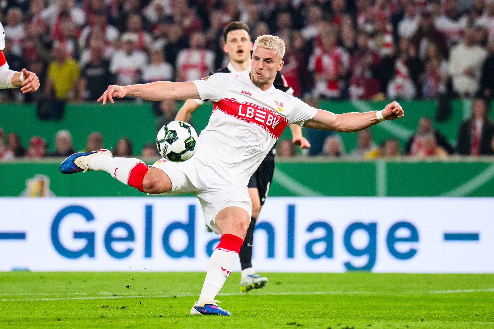 Ermedin Demirovic will weiterhin für den VfB Stuttgart Tore erzielen. (Archivbild)