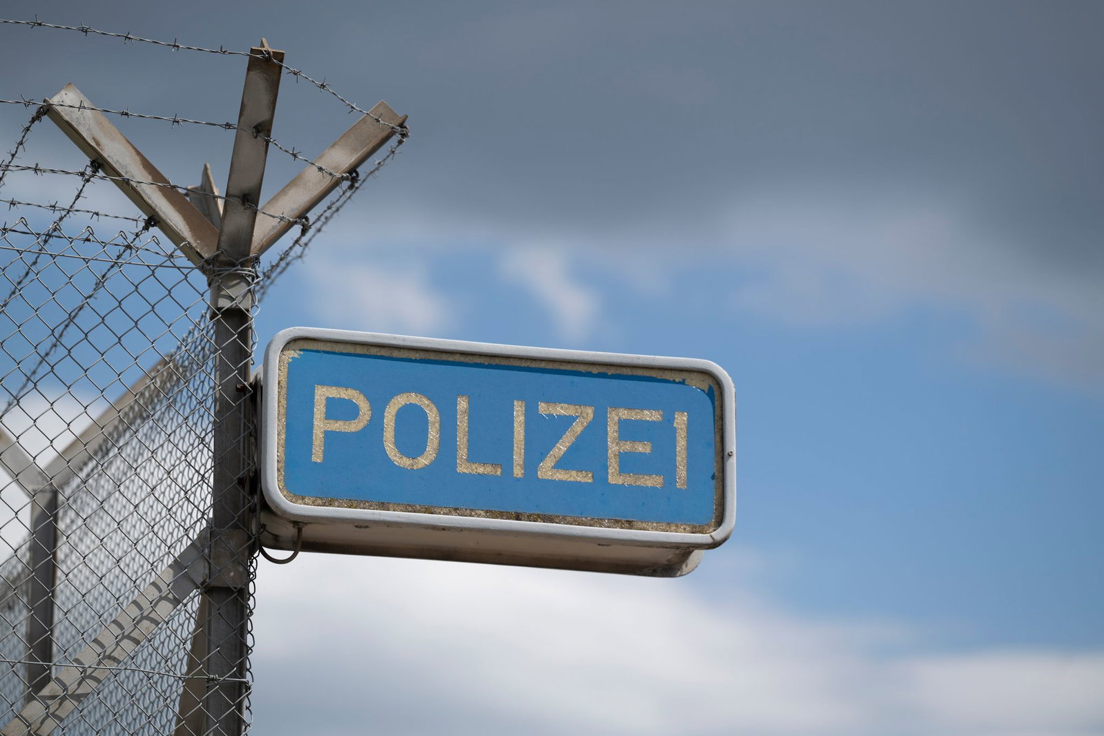 Ein mutmaßlicher Ladendieb hat in einer Polizeizelle randaliert. (Symbolbild)