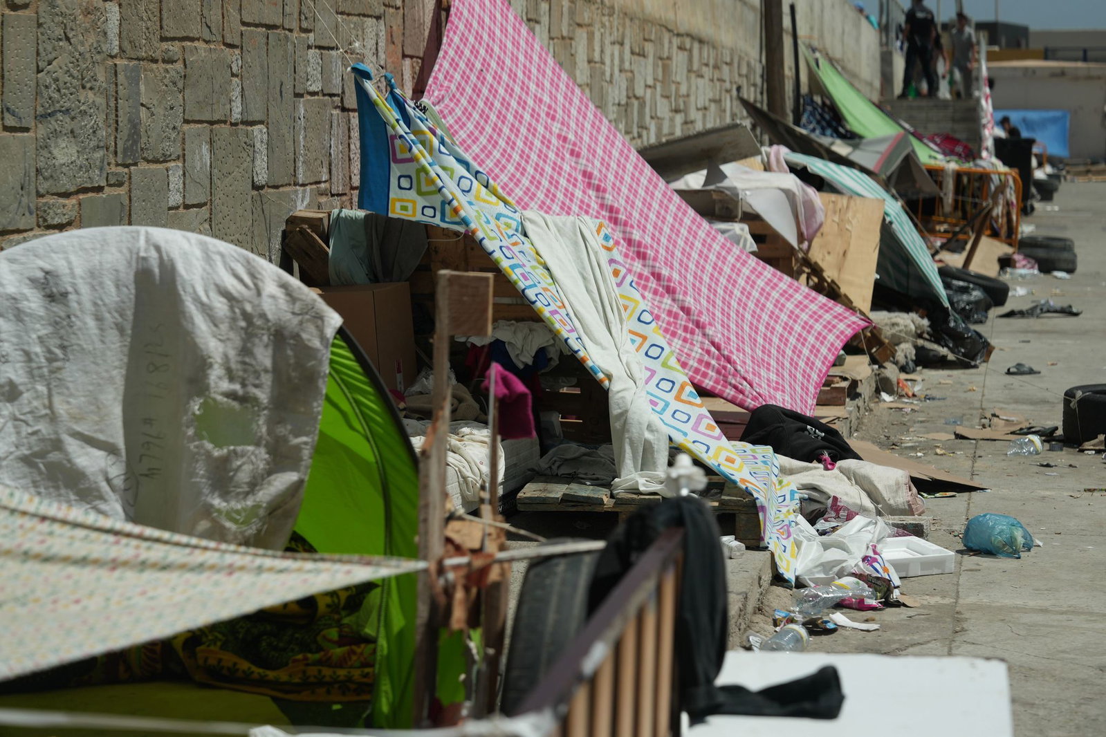 Nach spanischen Angaben halten sich derzeit noch rund 5.000 Migranten in Ceuta auf.