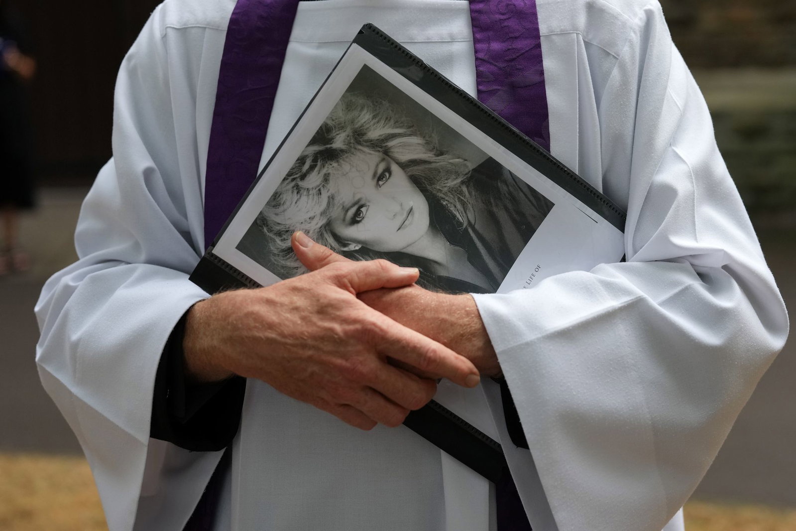 Auf einer Trauerfeier verabschiedeten sich Freunde und Familie von der Sängerin Bonnie Tyler. 