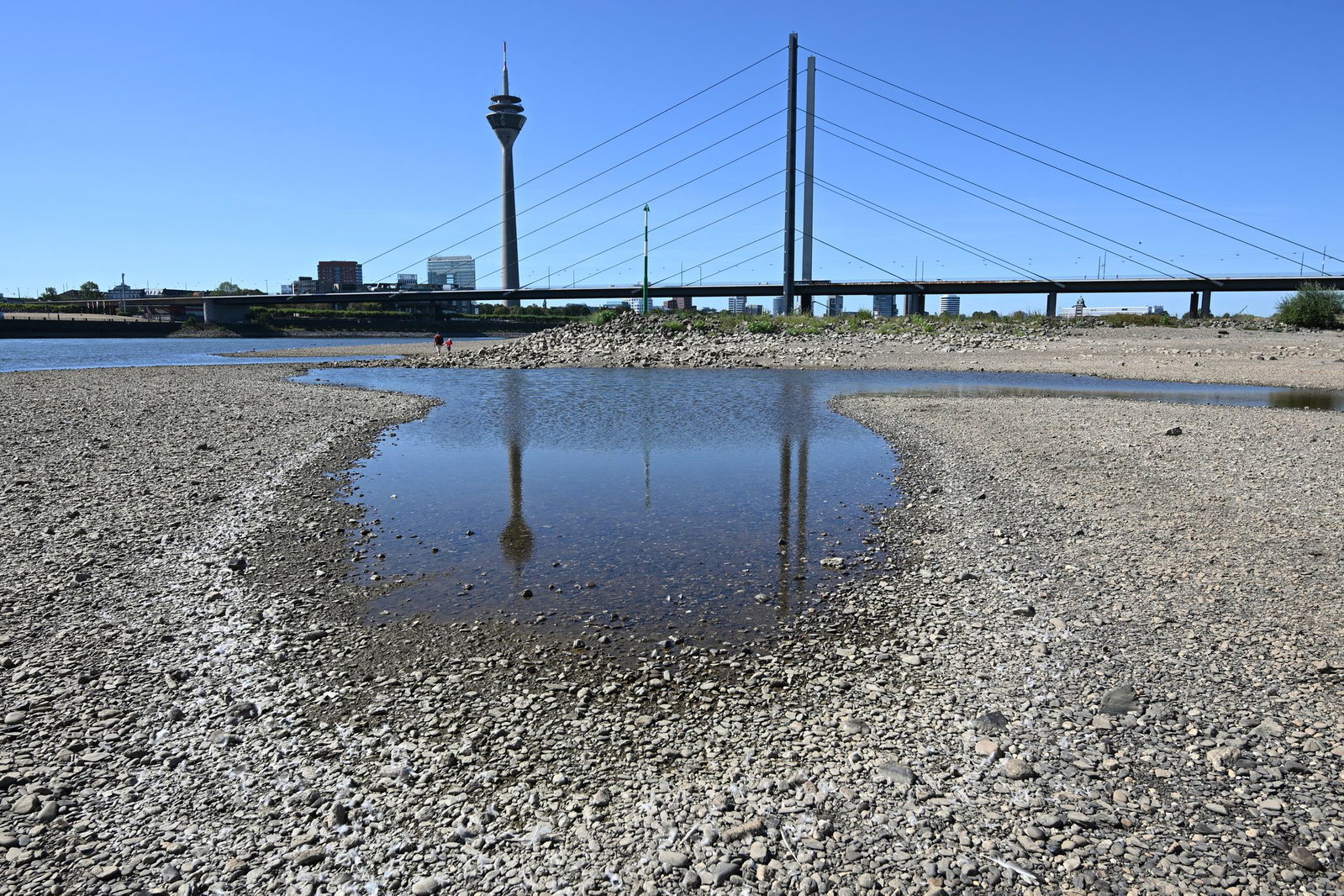 Der Regen stoppt das weitere Absinken der Pegelstände. Die Schifffahrt sollte aber nicht zu viel erwarten, warnt ein Experte. (Archivbild) 