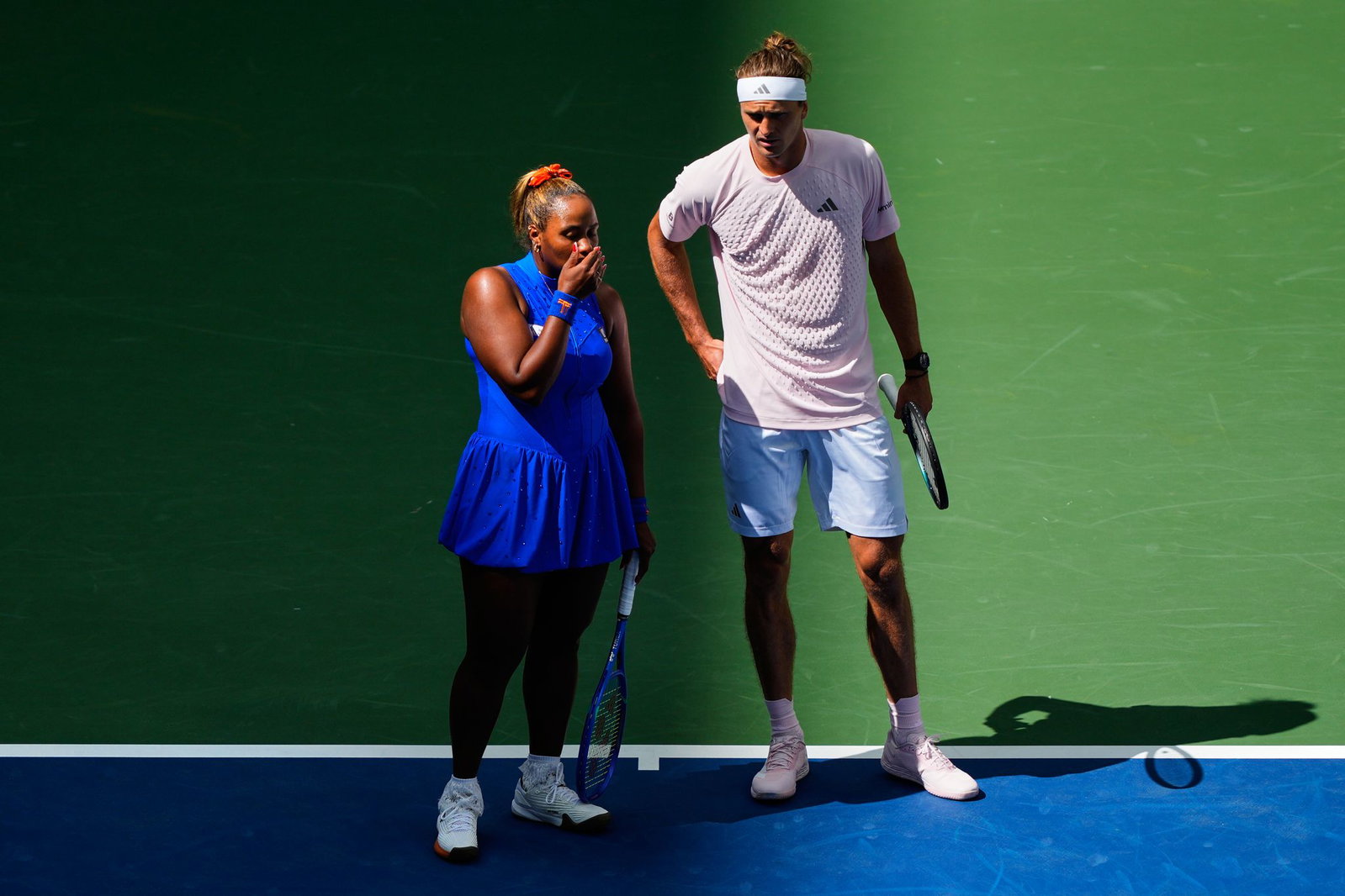 Alexander Zverev (r) ist im Mixed-Wettbewerb der US Open früh ausgeschieden.