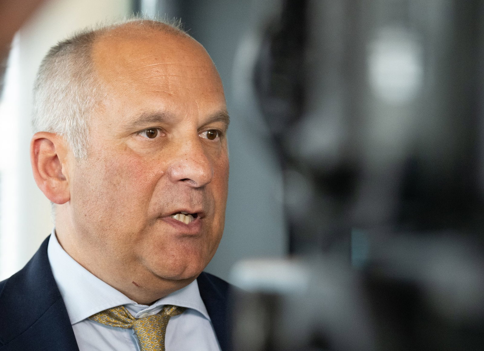 Der hessische Innenminister Roman Poseck (CDU) verurteilt Antisemitismus scharf. (Archivbild)