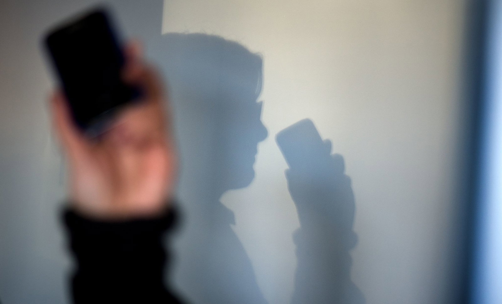 Das Ehepaar verlor durch die Telefonbetrugsmasche Gegenstände im Wert von 100.000 Euro. (Symbolbild)