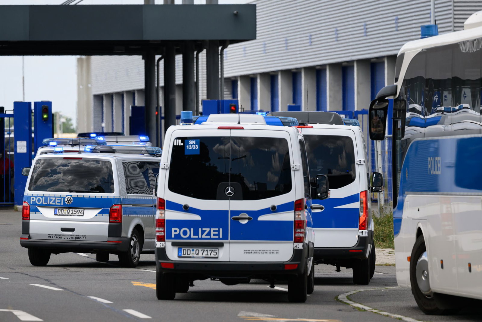 Der Vorfall am Flughafen Leipzig/Halle wirft die Frage nach der Sicherheit in Deutschland neu auf. 