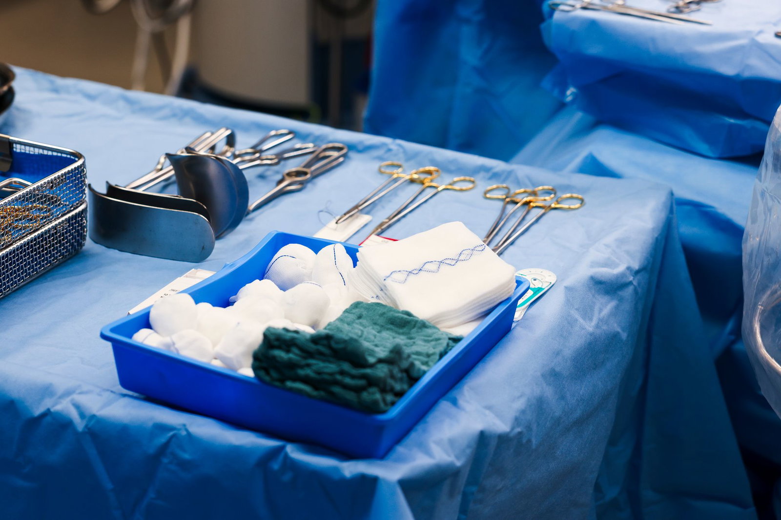 Ist nach der OP auch wieder alles raus aus dem Patienten? Immer wieder werden bei Operationen auch Gegenstände vergessen. (Symbolbild)
