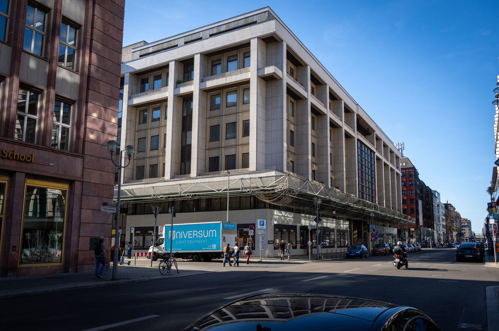 Das Russische Haus darf kein Geld einnehmen, aber es hat Wohnungen vermietet.