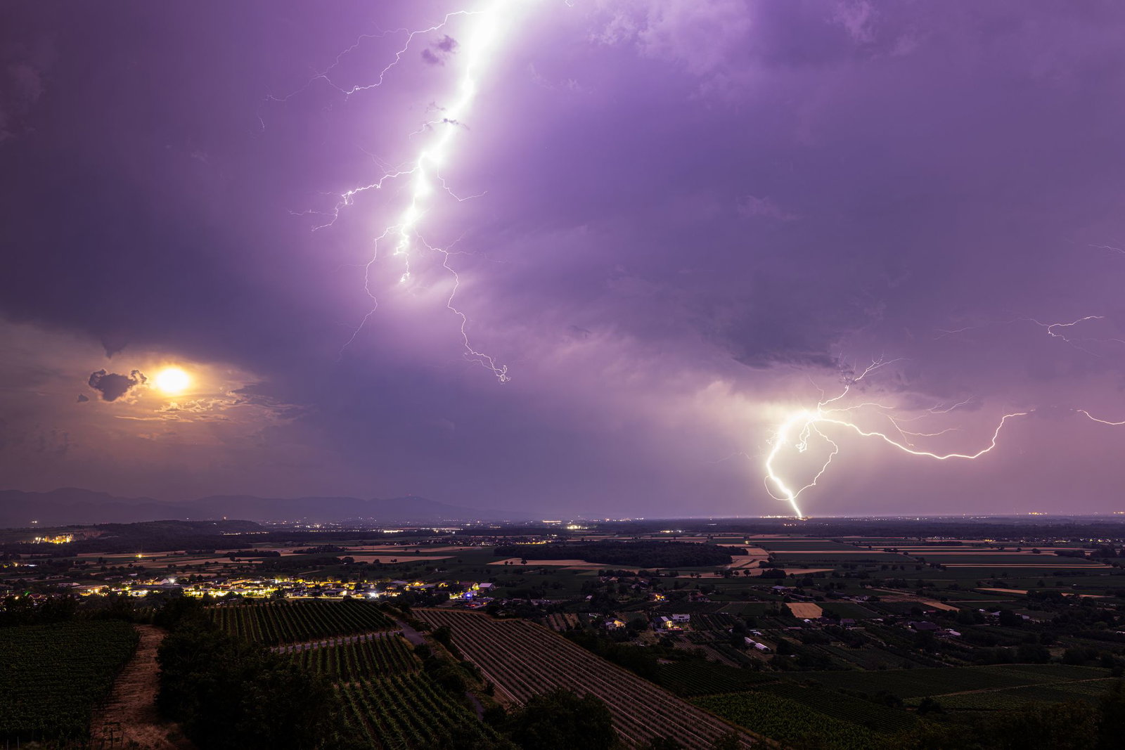 Es gibt eine Unwetterwarnung. (Archivbild)