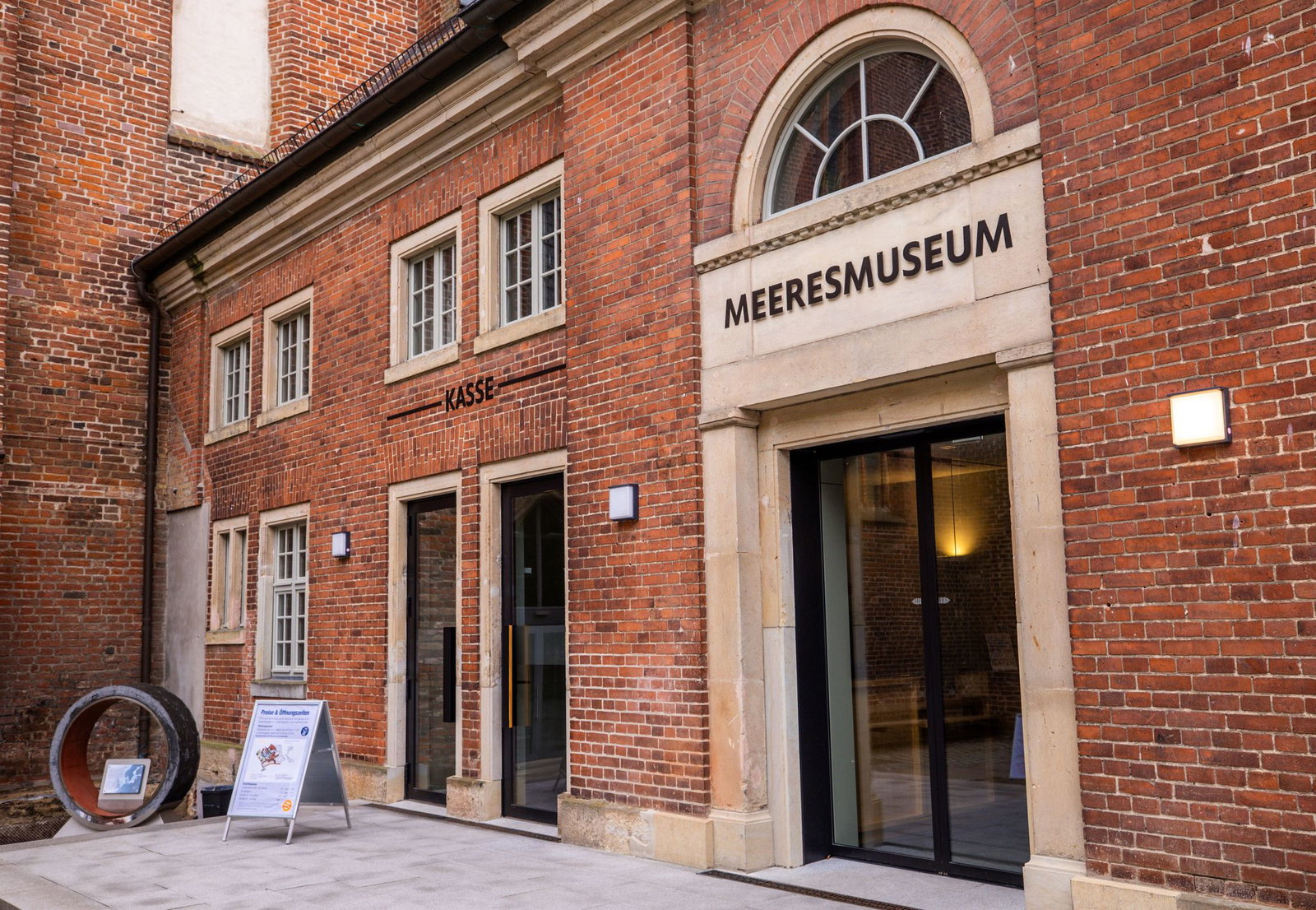 Rund vier Monate nach der Bergung des vor der Ostseeküste geborgenen Buckelwals «Timmy» sieht sich das Deutsche Meeresmuseum in Stralsund immer noch Anfeindungen ausgesetzt. (Archivbild)