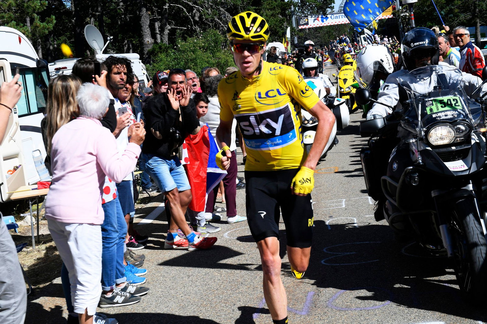 Chri Froome musste einst den Berg hinauflaufen. (Archivbild)