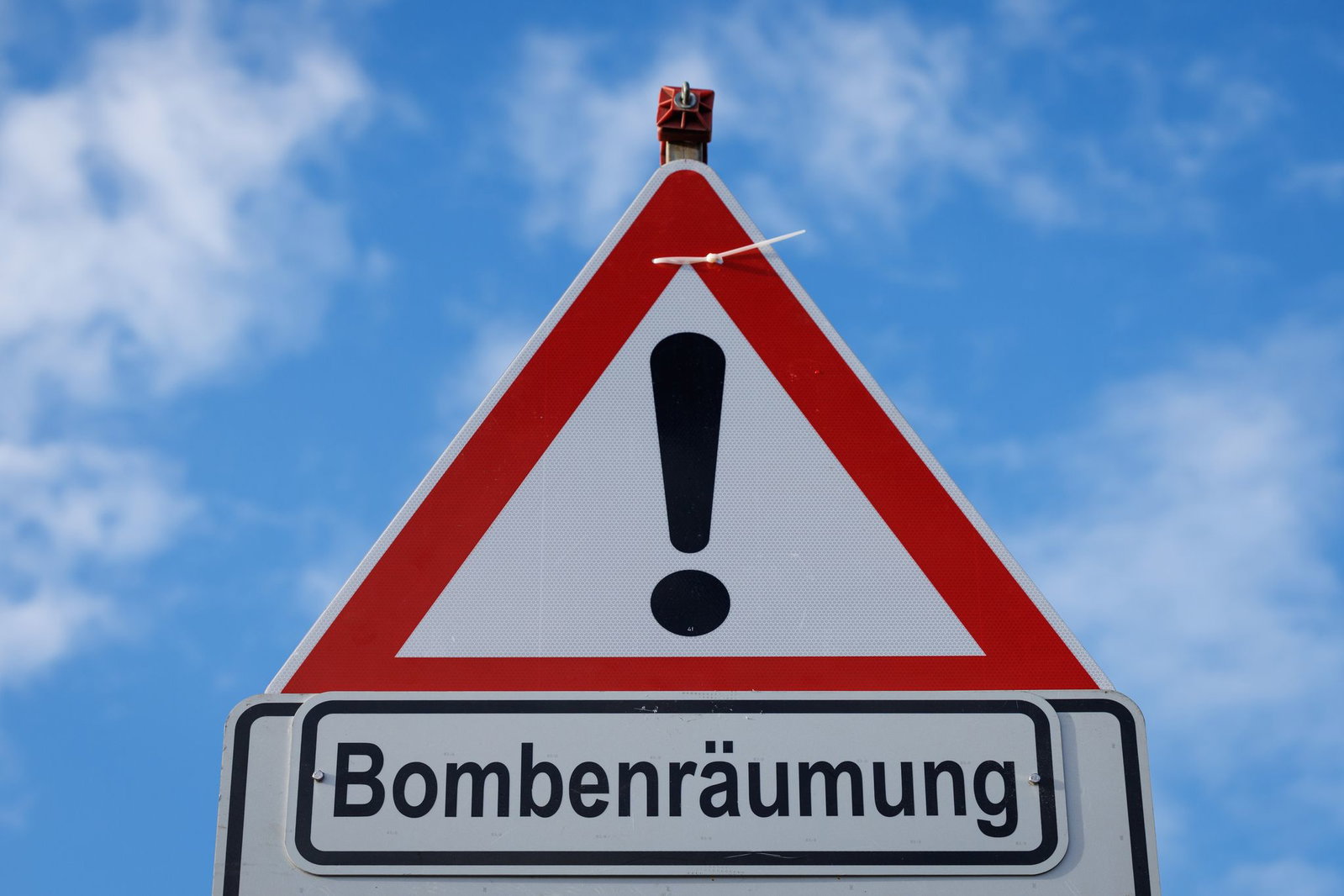 Die Fliegerbombe soll noch im Tagesverlauf entschärft werden. (Symbolbild)