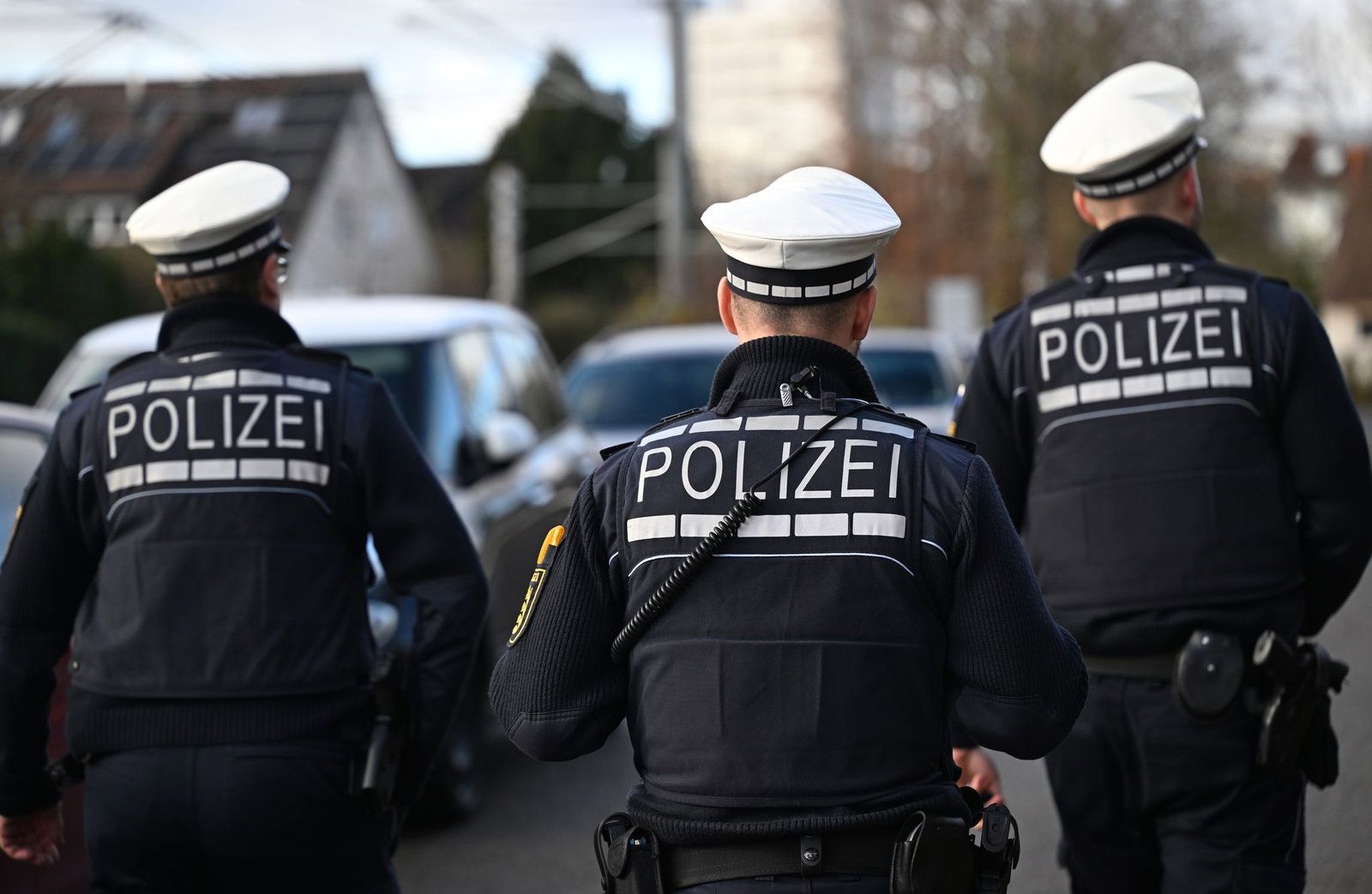 Gegen einen Mann bestand ein offener Haftbefehl - er kam daher ins Gefängnis. (Symbolbild)