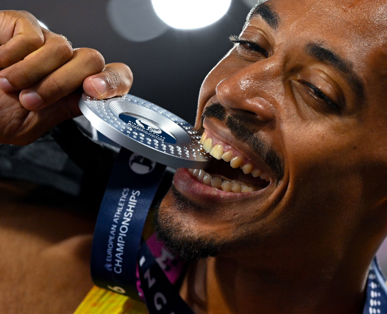 Emil Agyekum lief über 400 Meter Hürden zu Silber.