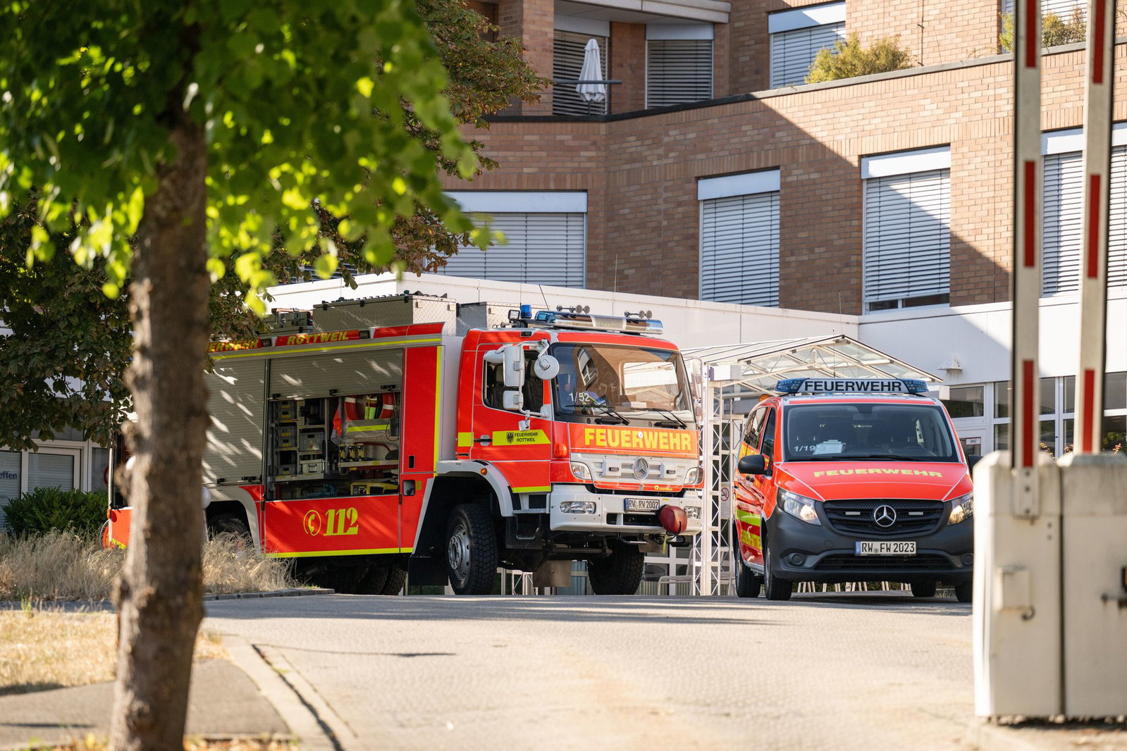 Die Feuerwehr ist im Einsatz.