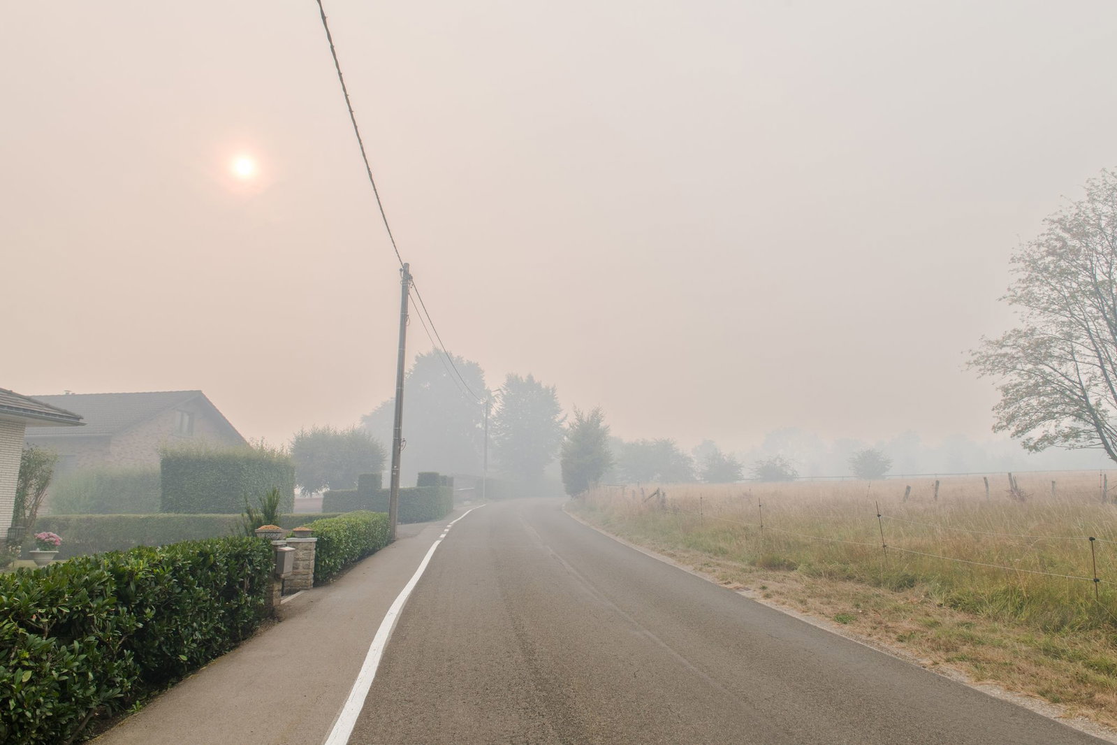 Das Feuer ist in Belgien an der Grenze zu Deutschland ausgebrochen.