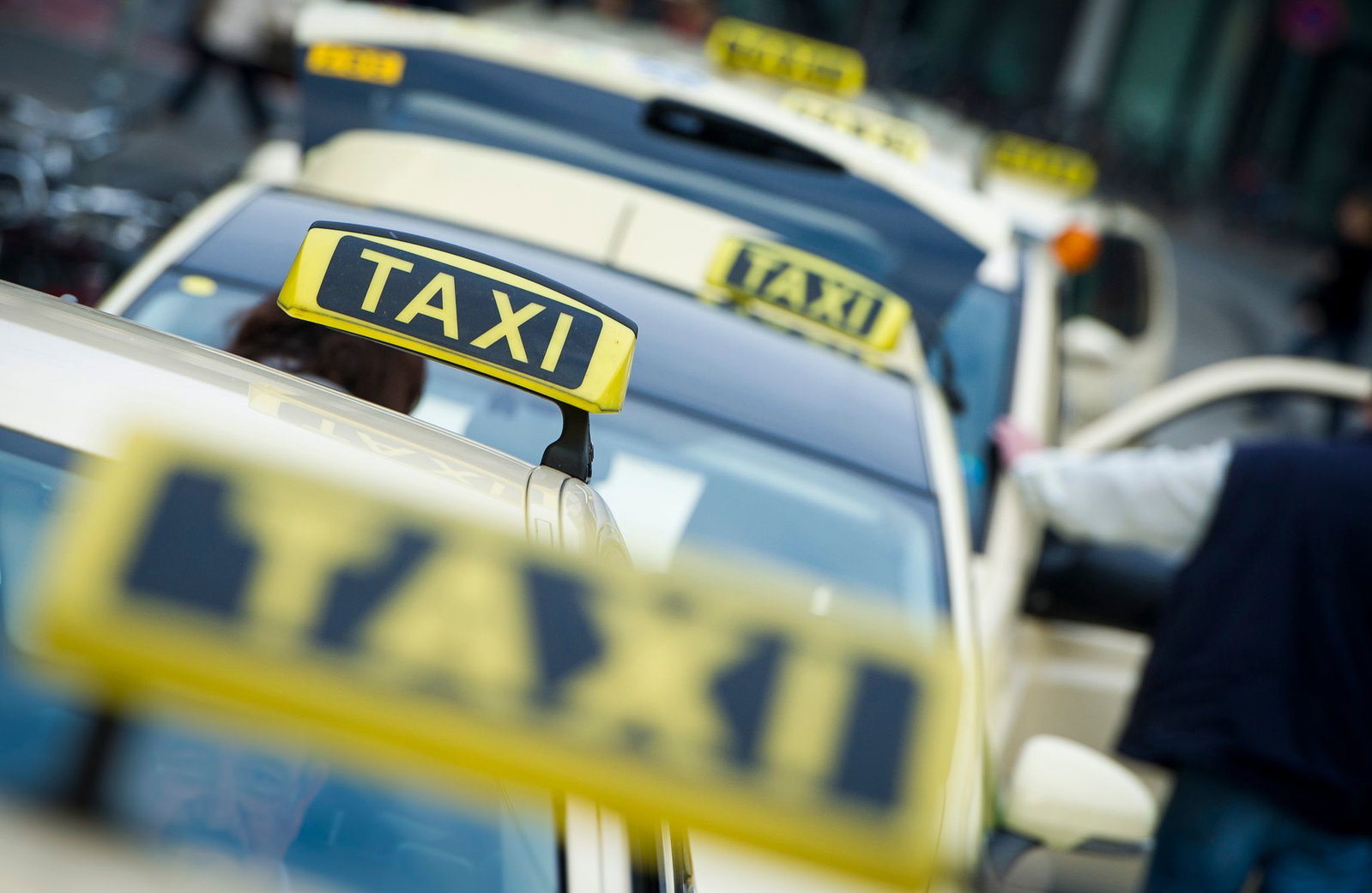 Als die Kartenzahlung für das Taxi misslang, soll die 43-jährige Frau ausgeratet sein. (Symbolbild) 