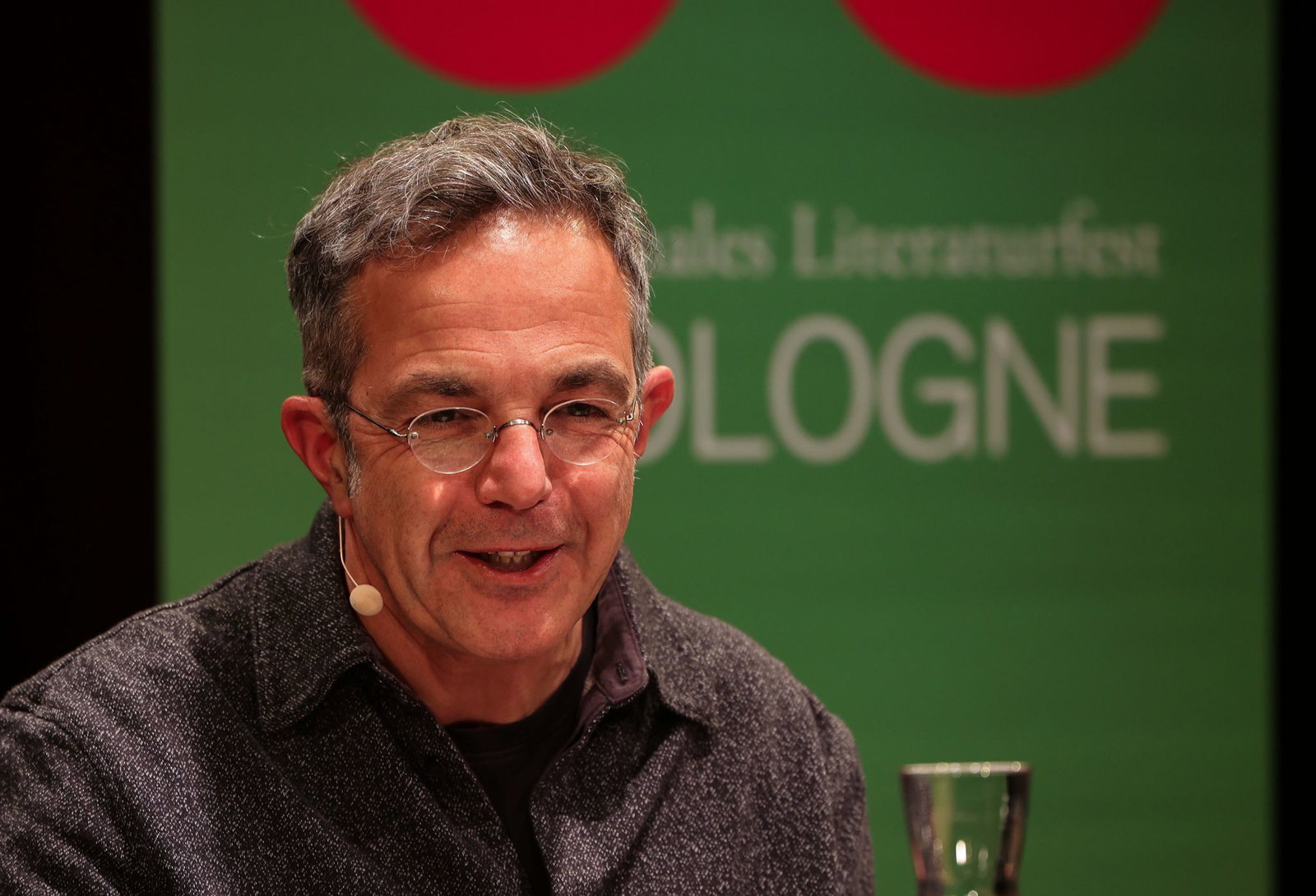 Der Schriftsteller Navid Kermani ist schon seit seinem vierten Lebensjahr Fan des 1. FC Köln (Archivbild).