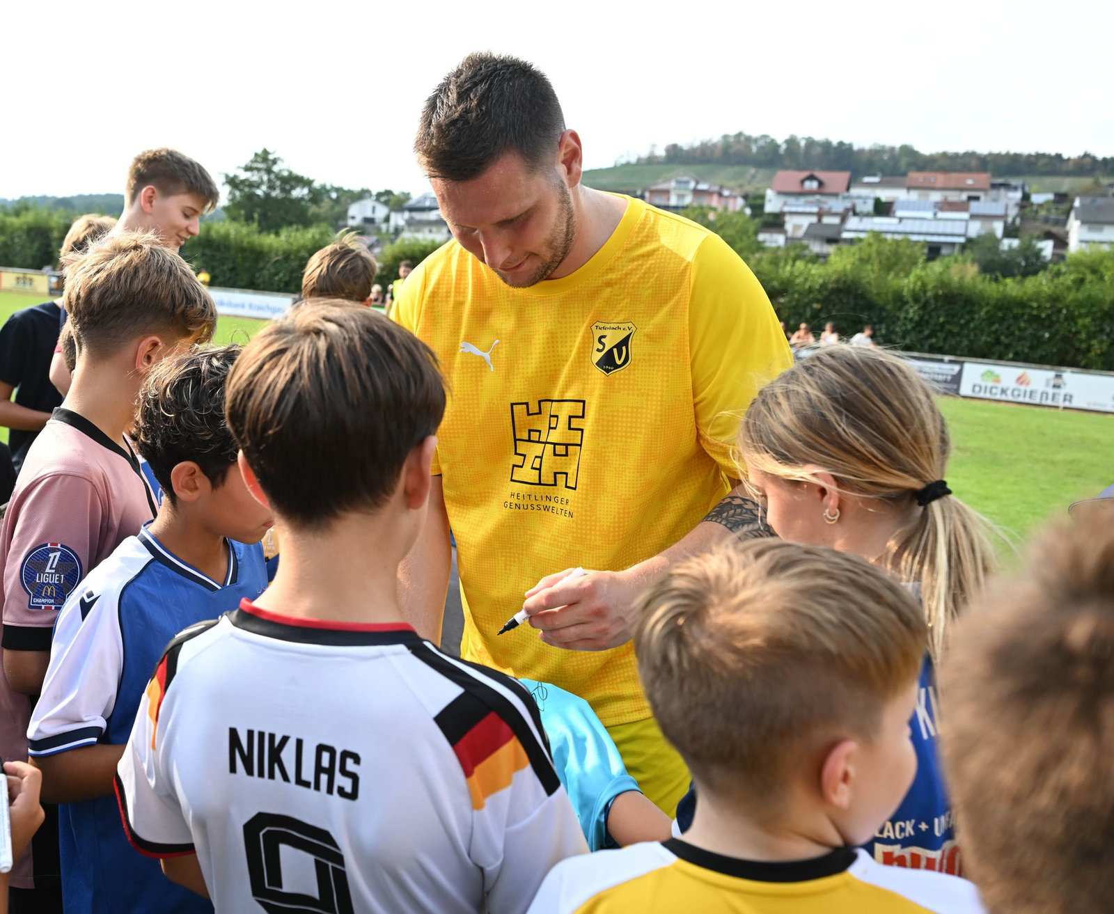 Das Autogramm von Niklas Süle war gefragt.