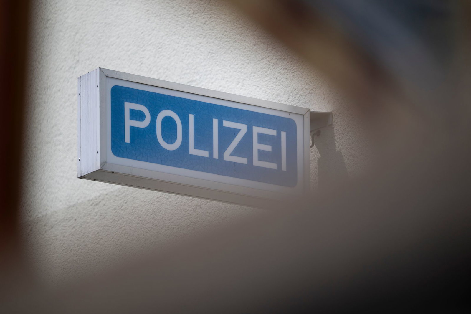 Das Opfer musste in einer Klinik notoperiert werden. (Symbolbild)