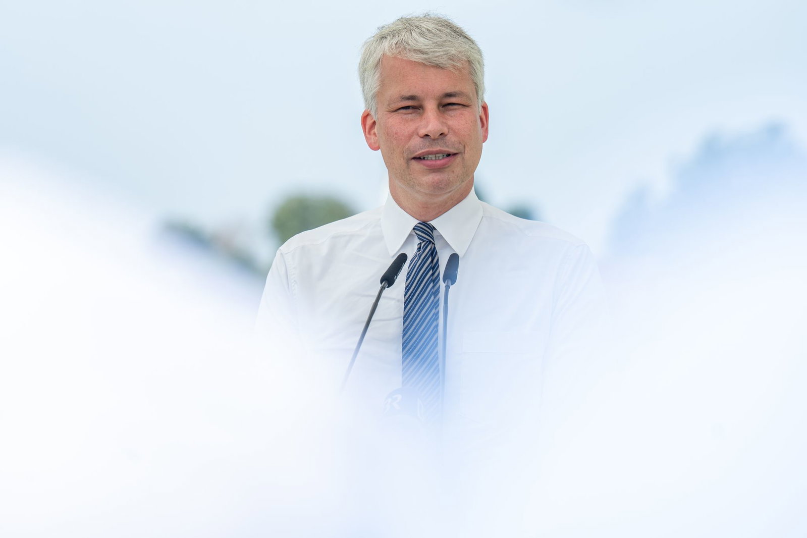 Bilger (hier bei einem Termin in Bayern) kommt zum Spatenstich bei BASF. (Archivbild)