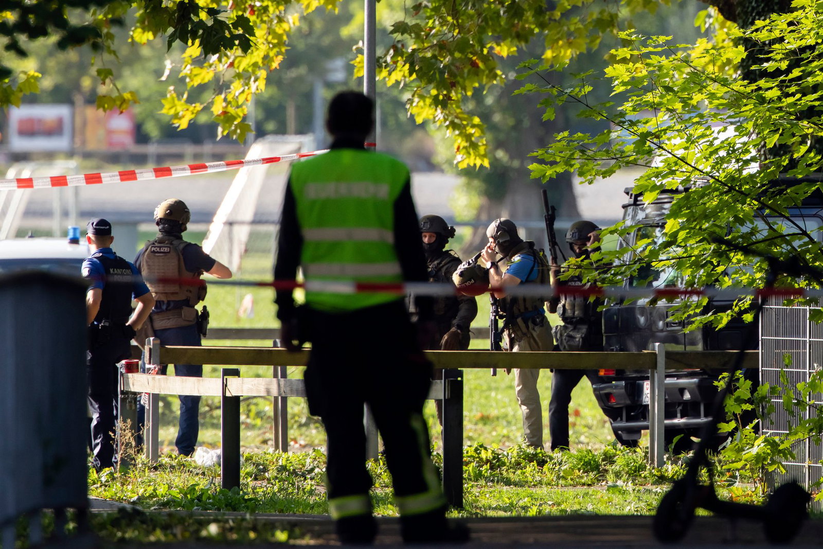 Amok, Terror, Abrechnung unter Kriminellen: Die Ermittler prüfen mehrere Szenarien.
