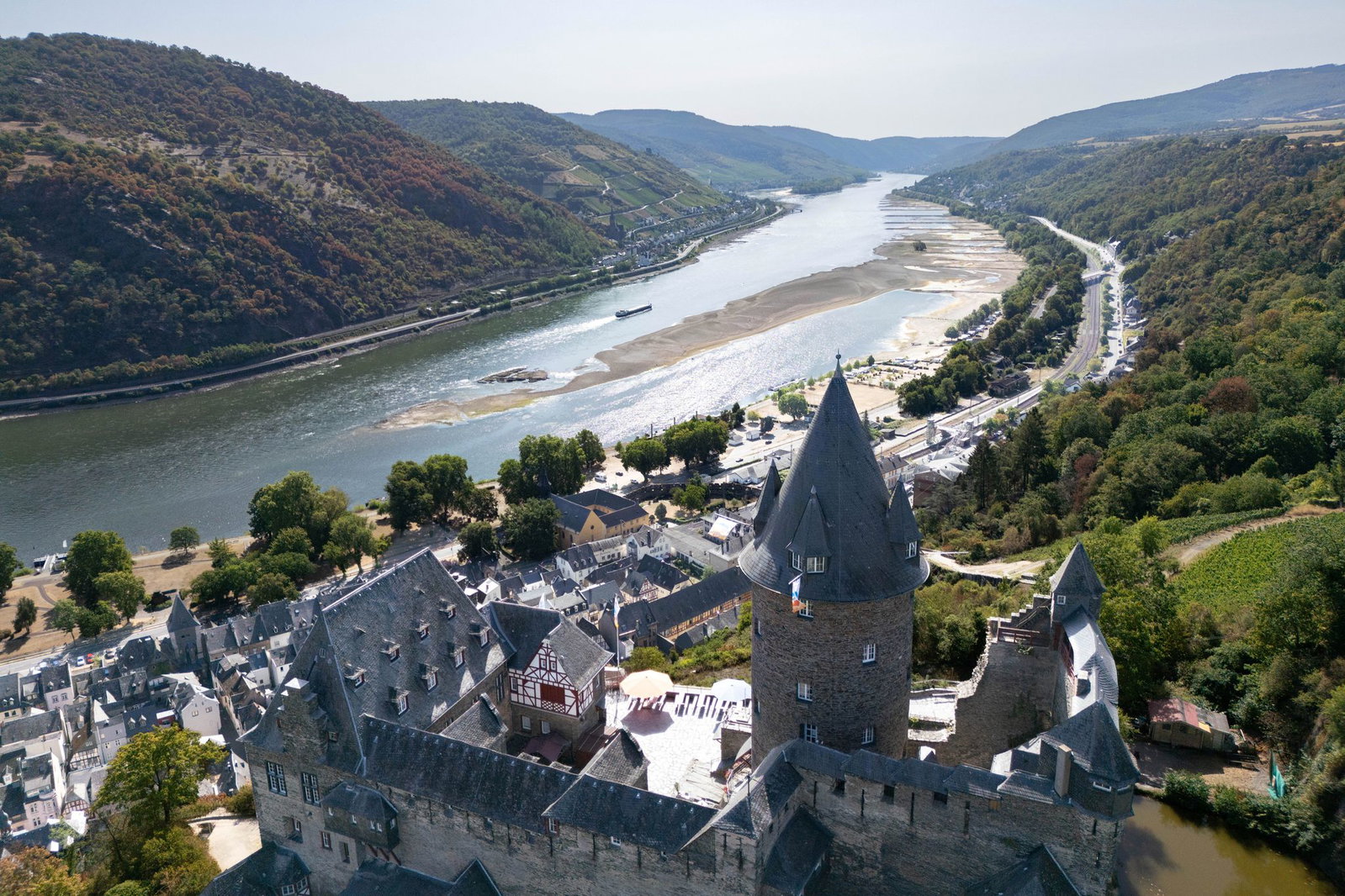 Die Wasserstände im Rhein sinken weiter.