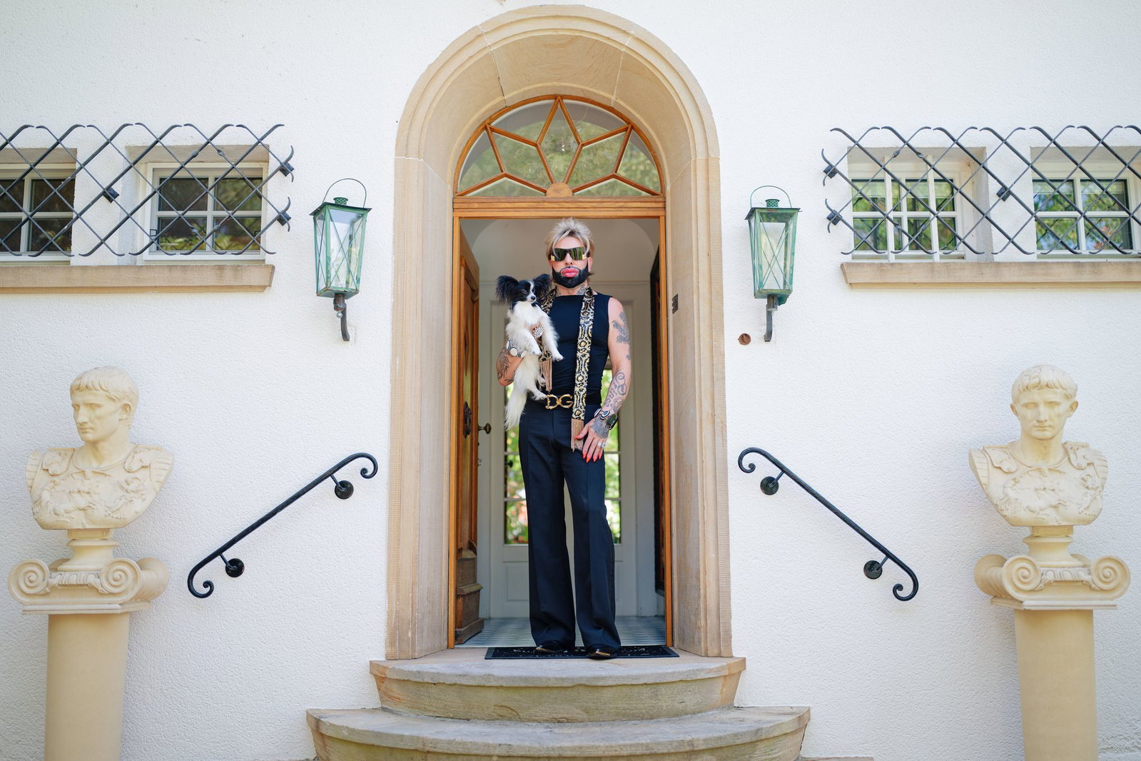 Der Modedesigner Harald Glööckler hat in seiner Kindheit und Jugend selbst Anfeindungen erlebt. (Archivbild)