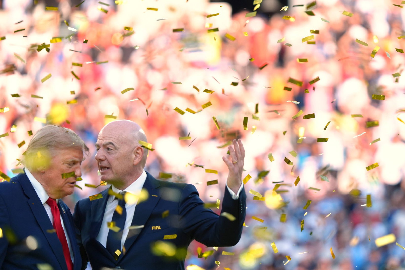Also bei der WM-Siegerehrung haben Donald Trump und Gianni Infantino (r) noch miteinander gesprochen. (Archivbild)