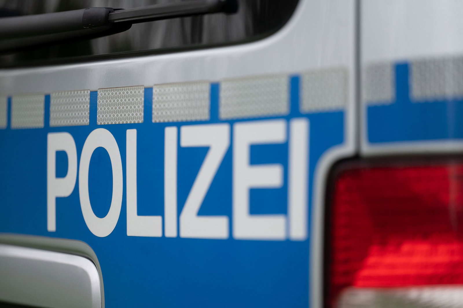 Das Mädchen wurde an Wange und Schulter verletzt. (Symbolbild)