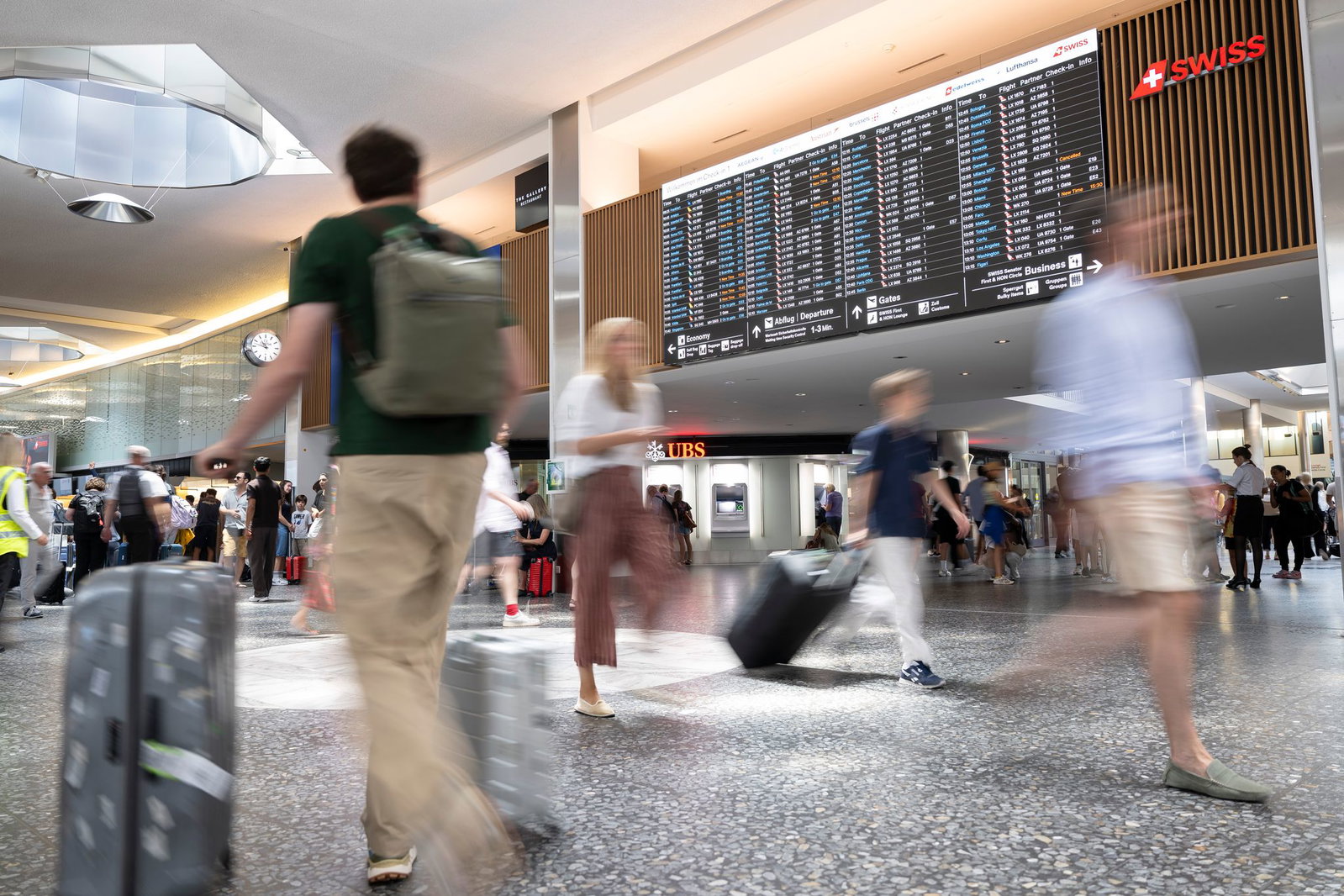 Flughafen Zürich streicht wegen Gewitter Flüge. (Symbolbild)