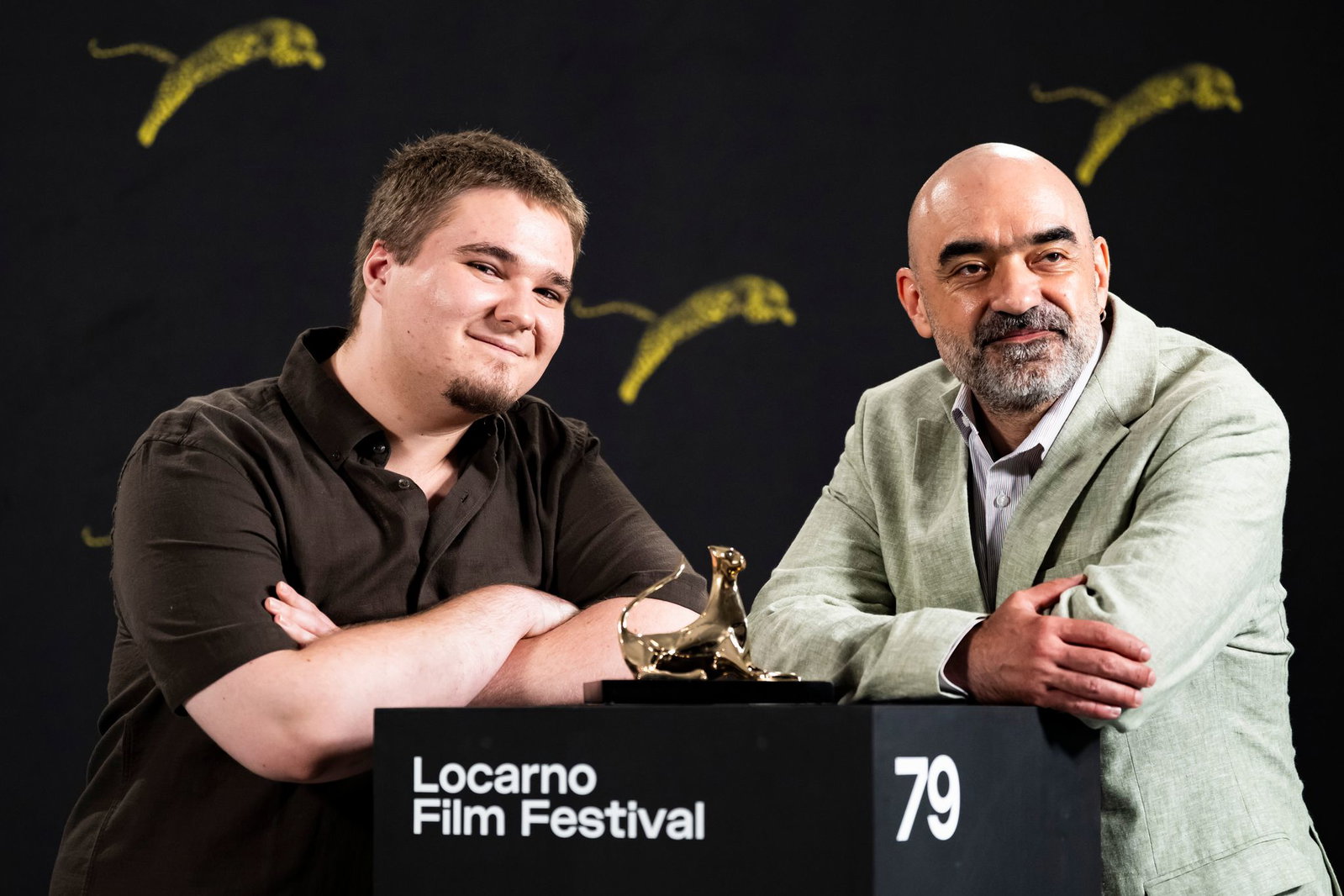 Zum Finale des 79. Internationalen Filmfestivals Locarno hat der Spielfilm «Nu e locul tau aici» («Du gehörst nicht hierher») von Regisseur Florin Serban (rechts) den Goldenen Leoparden gewonnen. Der rumänische Schauspieler Teodor Butanescu (l) erhielt z…