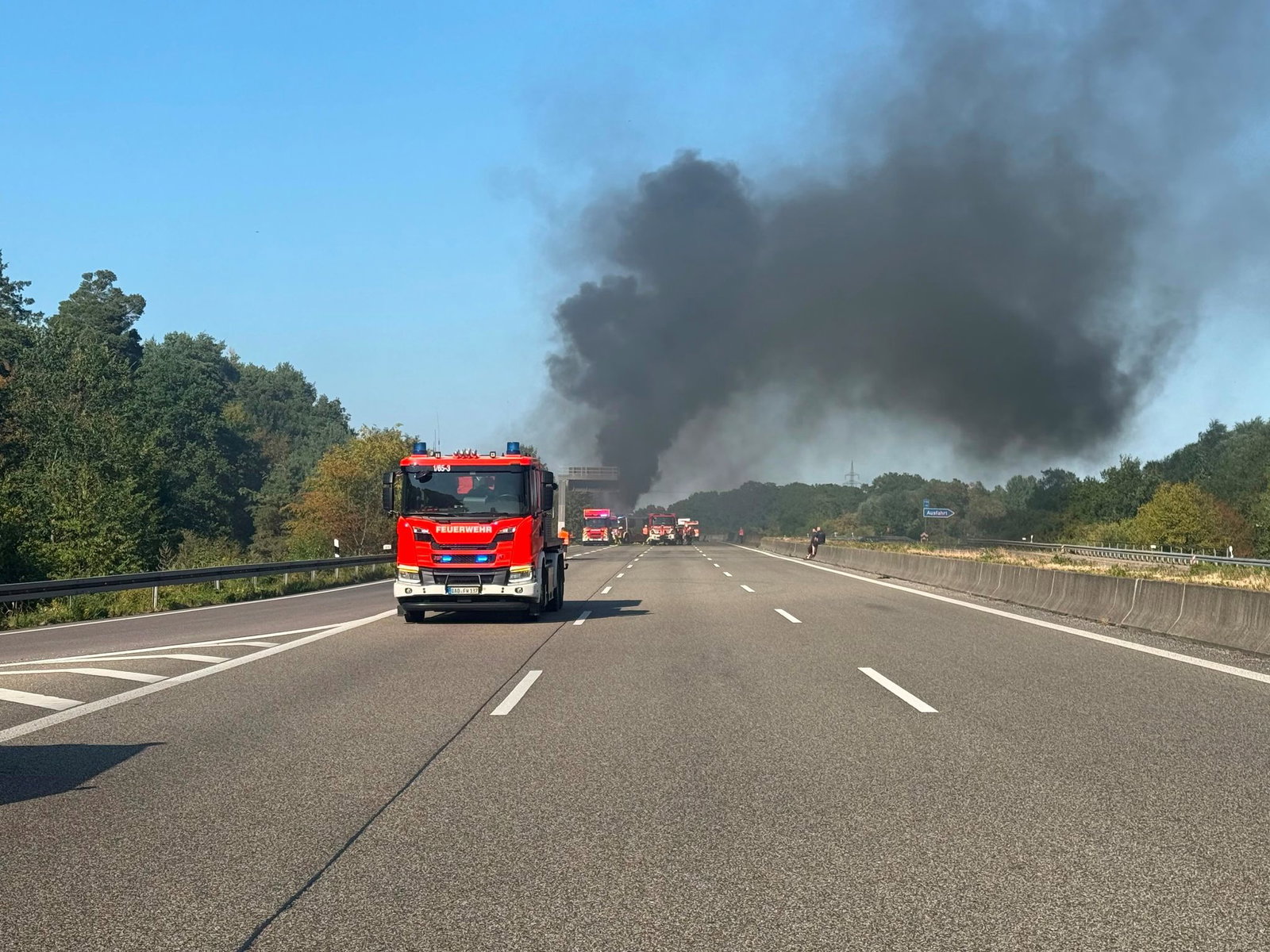 Die Ursache des Feuers war zunächst unklar.