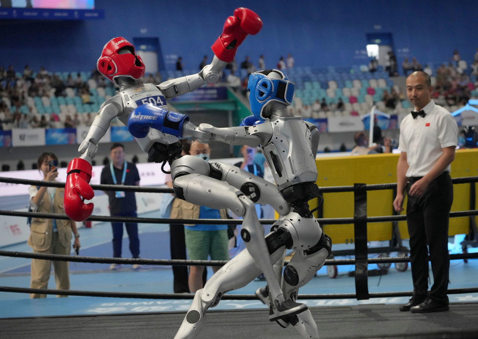 Kräftemessen unter Robotern beim „Free Combat“-Wettbewerb der World Humanoid Robot Games in Peking