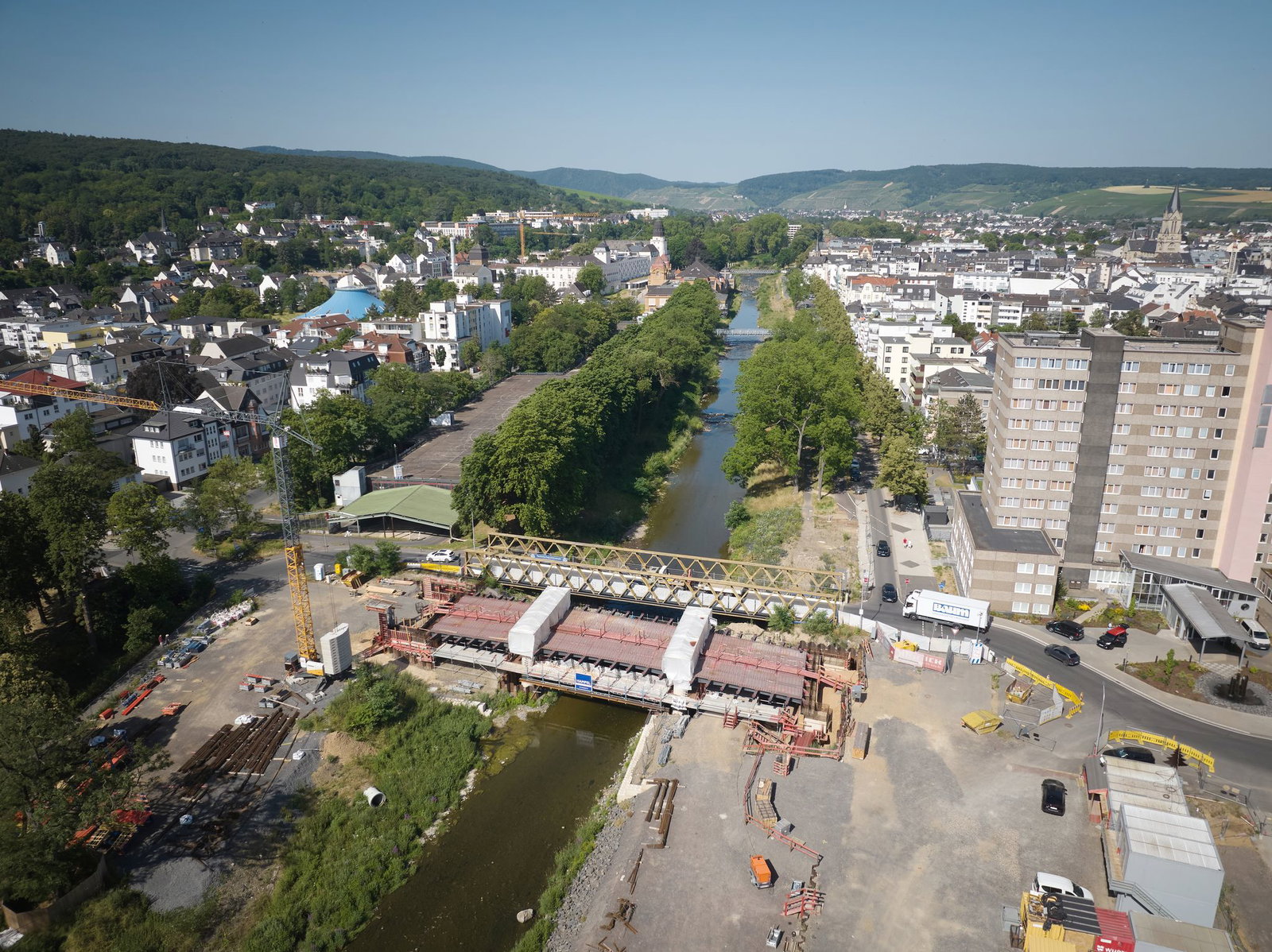 Im Ahrtal läuft der Wiederaufbau. (Archivbild)
