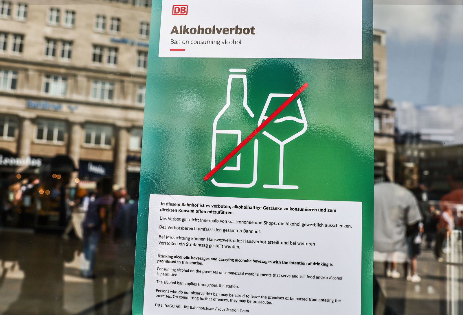 An ersten Bahnhöfen heißt es: Kein Alkohol. (Symbolbild)
