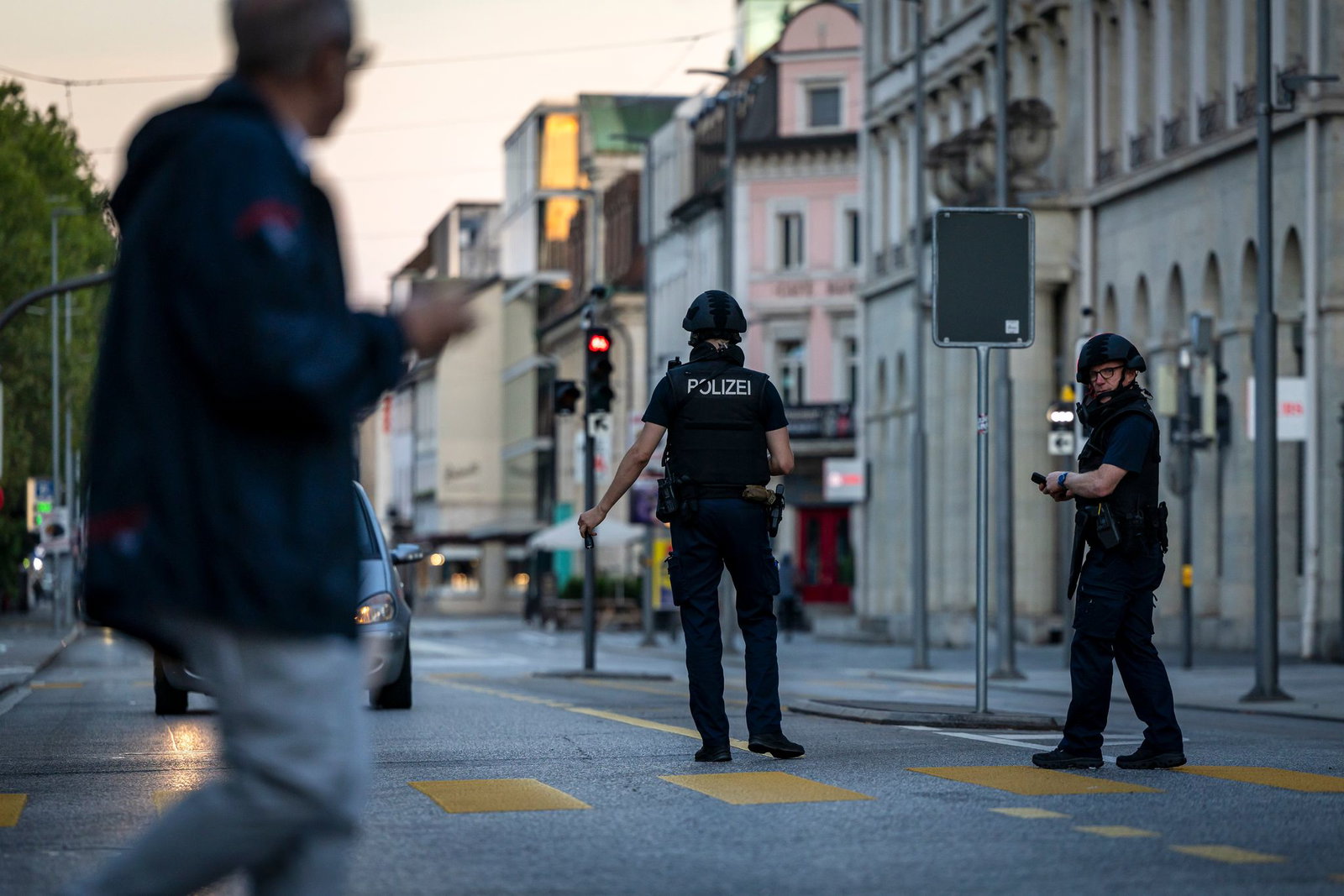 Die Polizei bittet darum, Video- und Bildmaterial an den Instagram-Kanal der Kantonspolizei Aargau zu senden. 