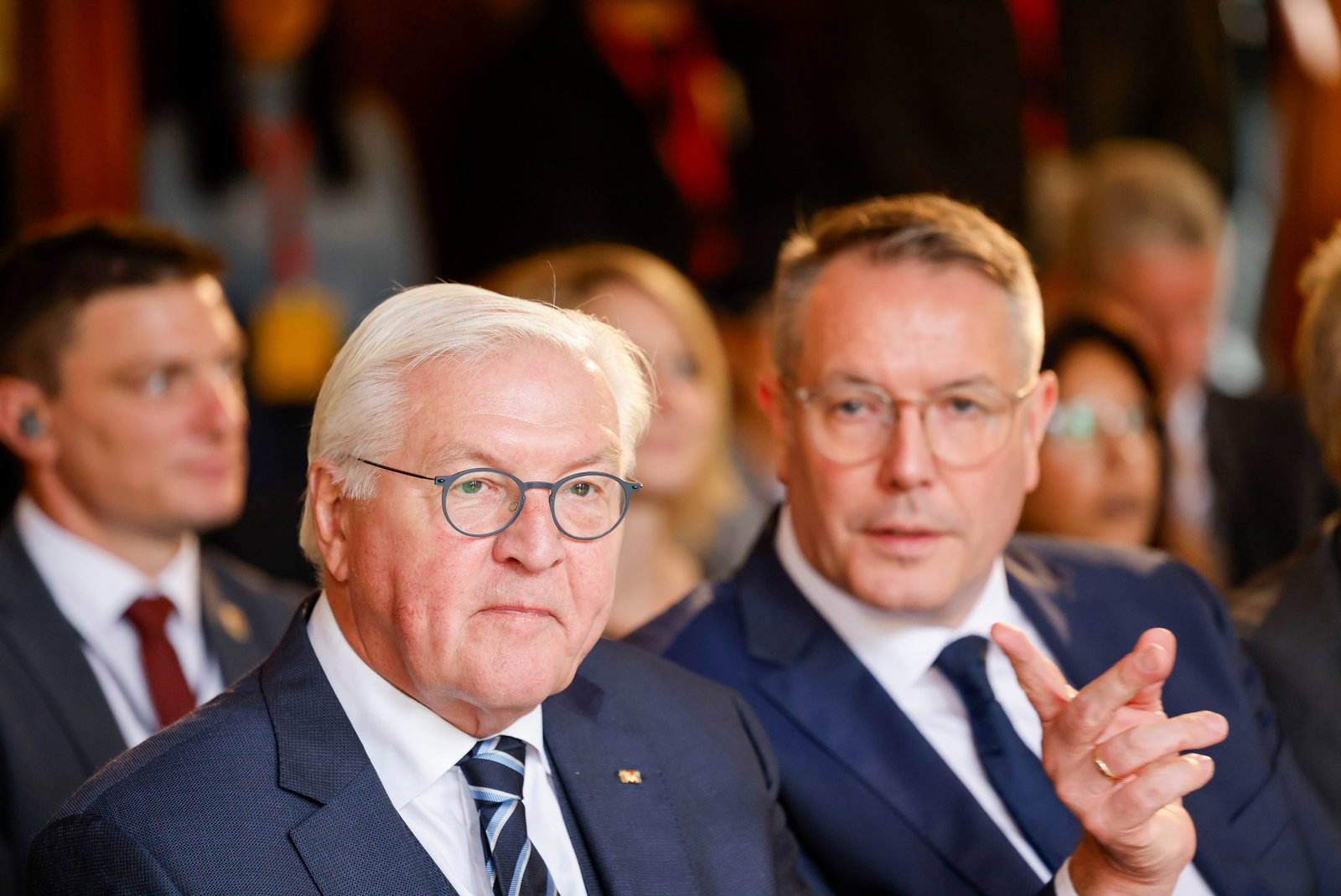 Fingerzeig aus dem Hintergrund: SPD-Vize Schweitzer (r.) hat klare Vorstellungen, wer auf Bundespräsident Steinmeier folgen sollte