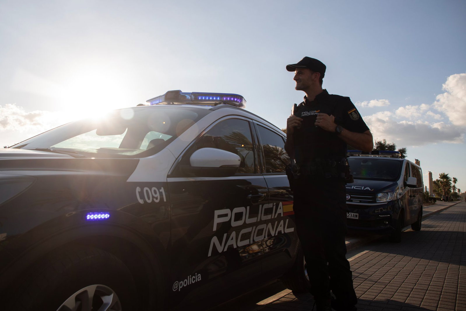 Die spanische Polizei hat eine internationale operierende Bande zerschlagen, die von Spanien aus synthetische Drogen nach Nordafrika schmuggelte und von dort auf der Rückfahrt Migranten nach Spanien brachte.