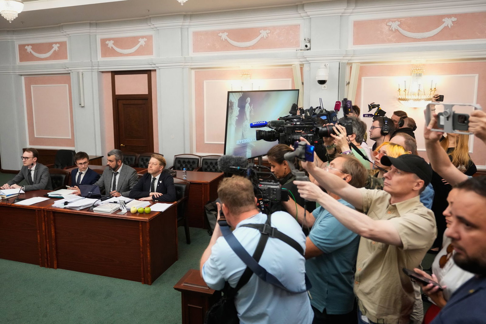 Das Oberste Gericht in Moskau hat nach einem Antrag kremltreuer Kräfte den Ausschluss der liberalen Oppositionspartei von der Parlamentswahl verfügt.