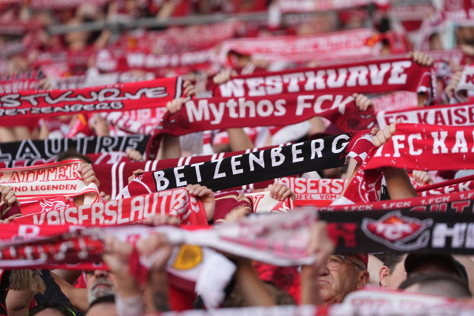 In Wolfsburg werden mehr als 5.000 FCK-Fans erwartet. (Archivbild)