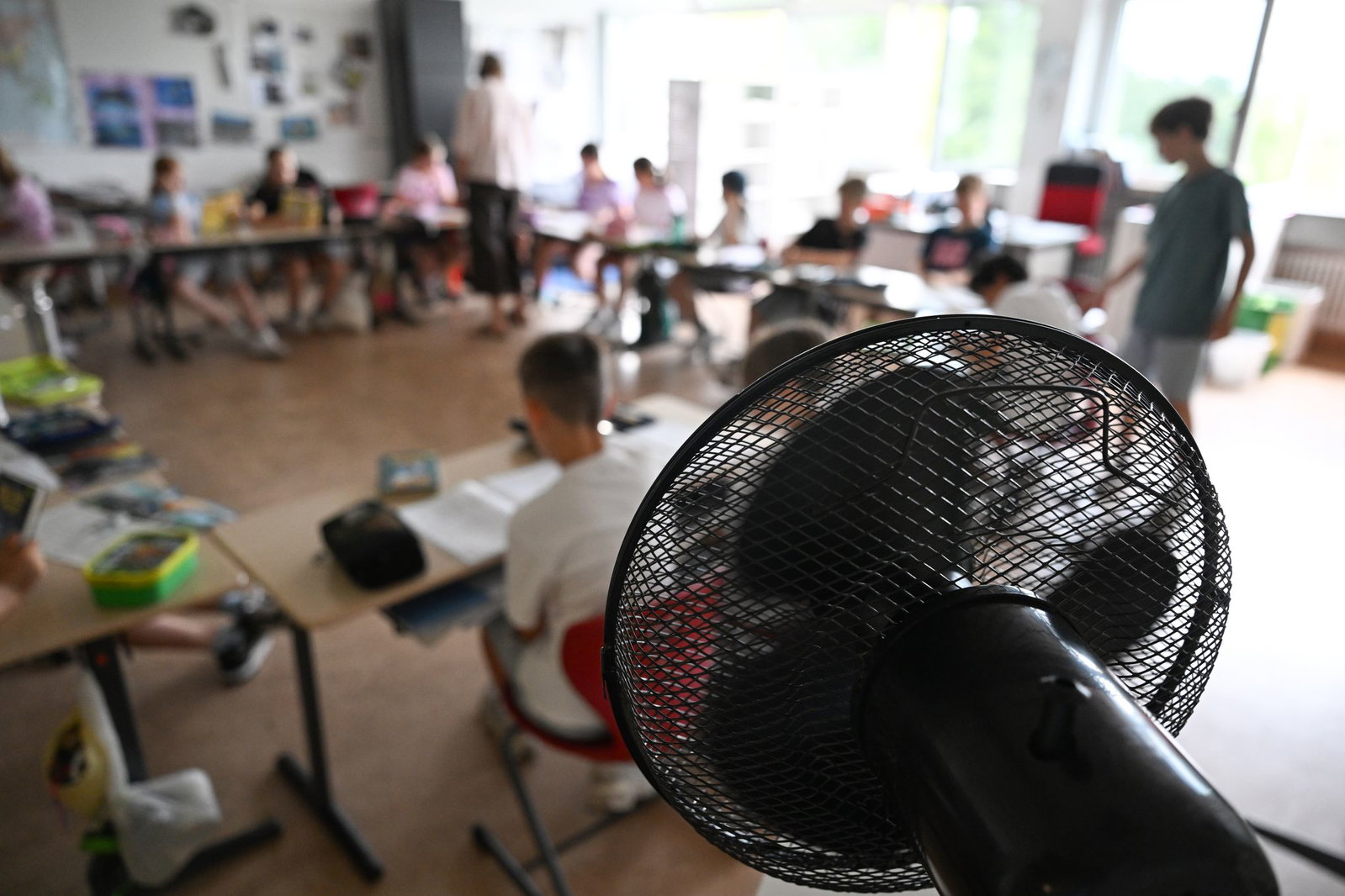Etliche Eltern haben ihre Kinder im Juni bei der großen Hitze nicht zur Schule geschickt. (Symbolbild)