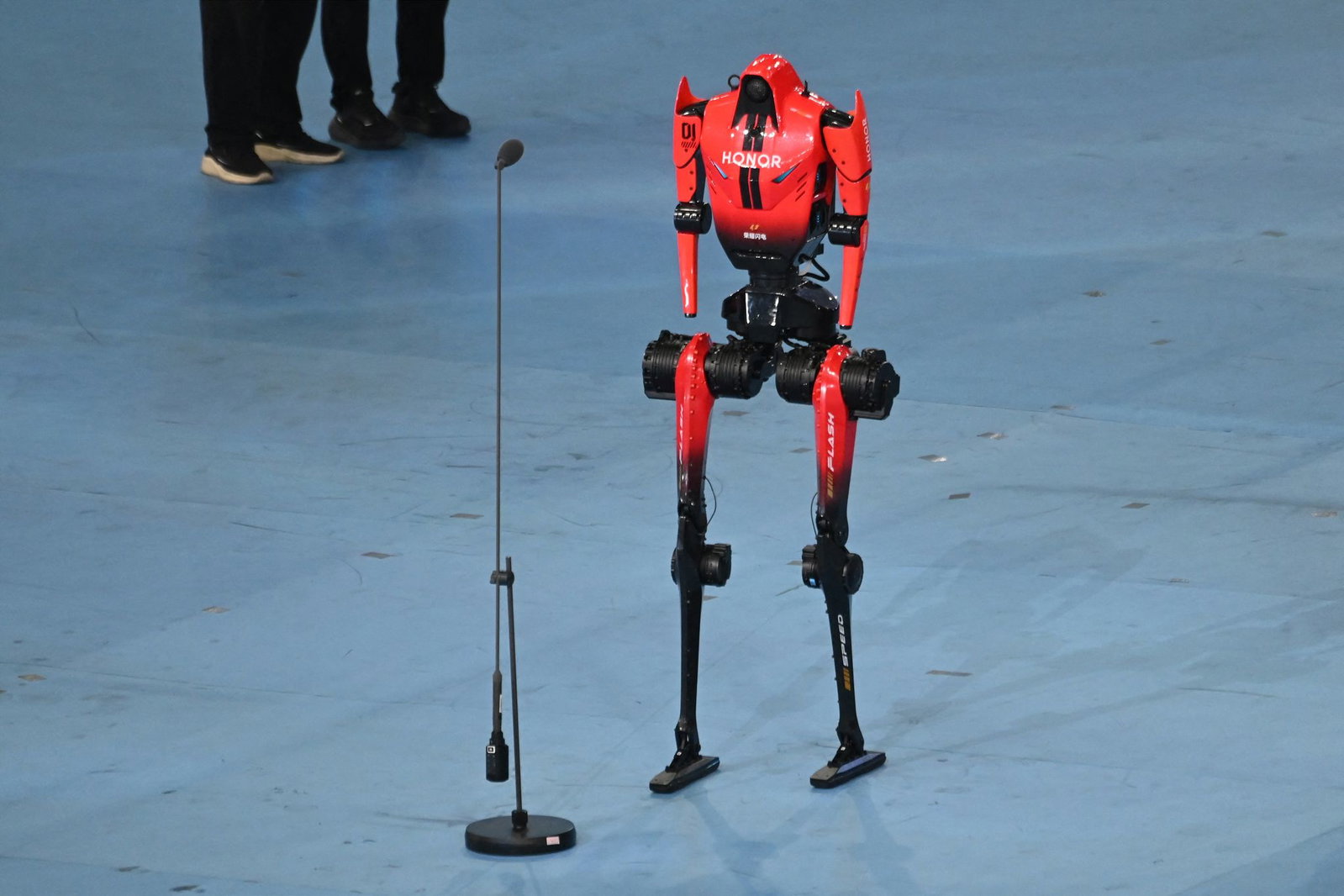 Roboter «Blitz» hatte bereits im Vorfeld den 100-Meter-Rekord von Usain Bolt unterboten. 