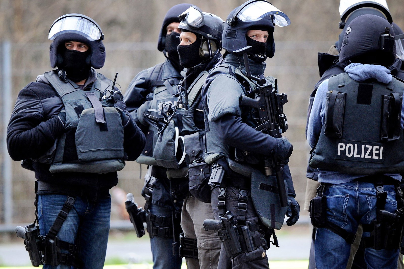 Ein Spezialkommando der Polizei nahm den Mann in seiner Wohnung fest. (Symbolfoto) 
