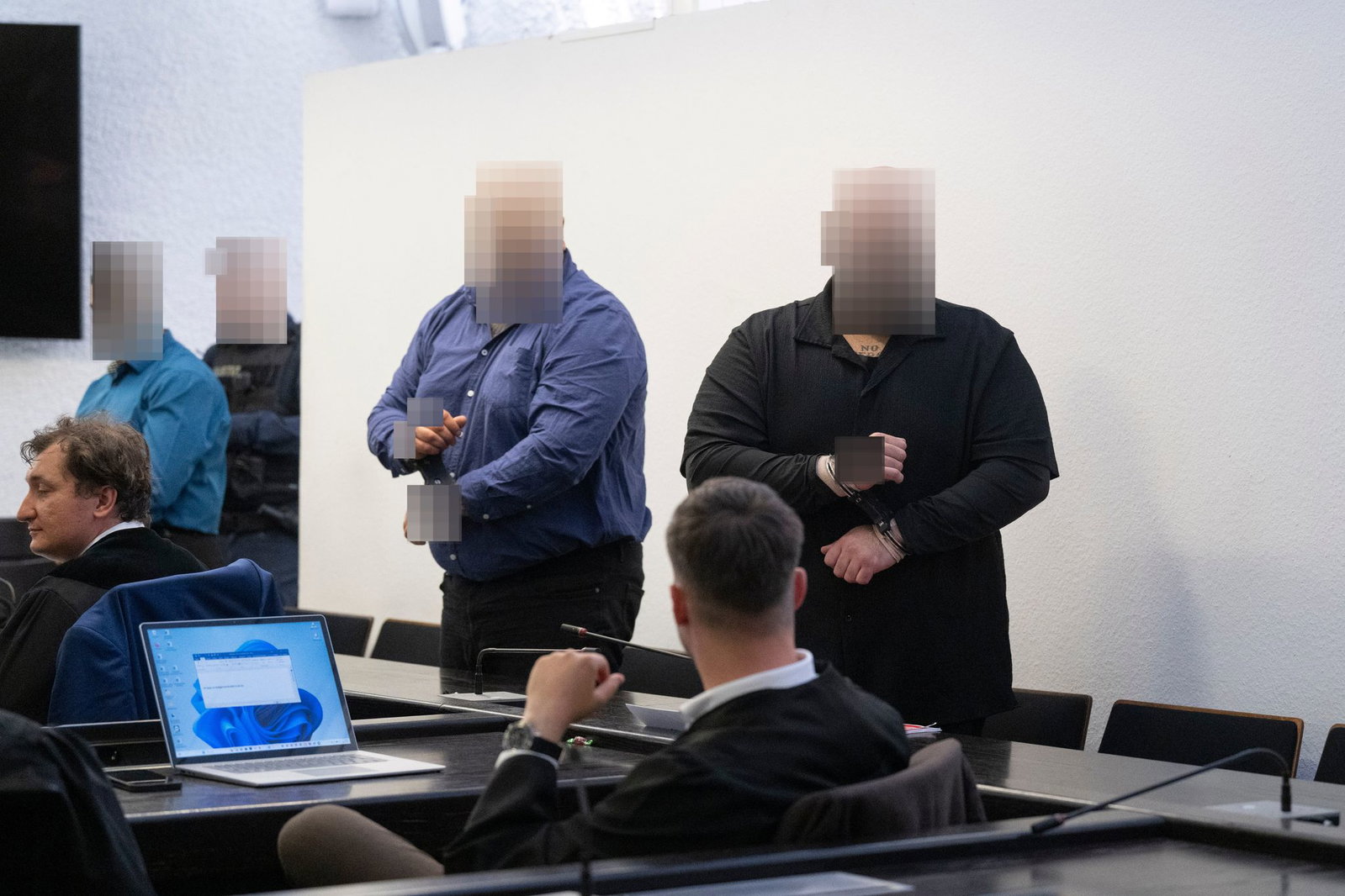 Nach der Verhandlung protestierten Besucher im Publikum lautstark.