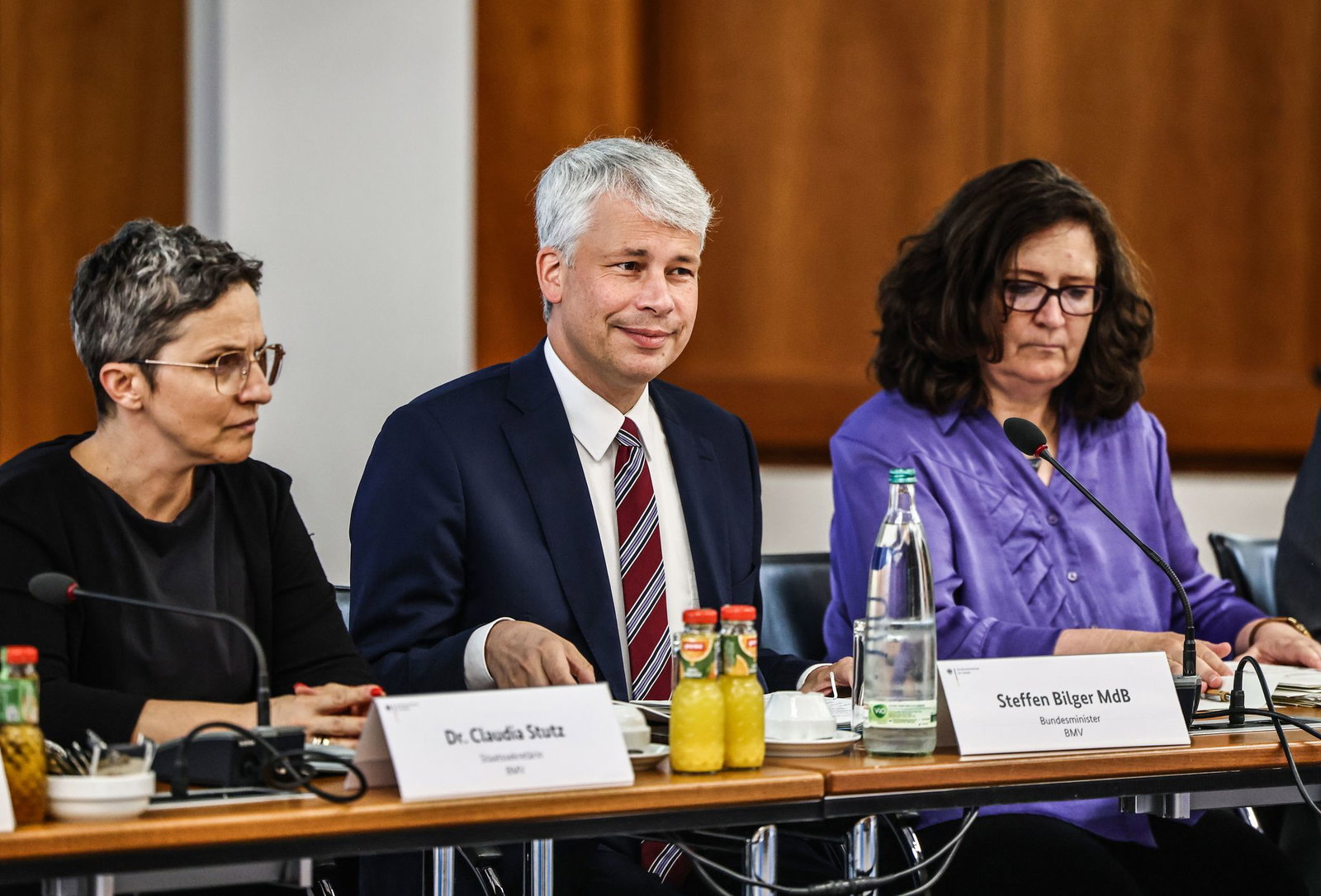 Extremes Niedrigwasser: Wie ist die Lage und was ist zu tun? Darüber hat in Bonn der neue Bundesverkehrsminister Bilger bei einem «Spitzentreffen» mit Wirtschaftsvertretern, Verbänden und Behörden gesprochen.