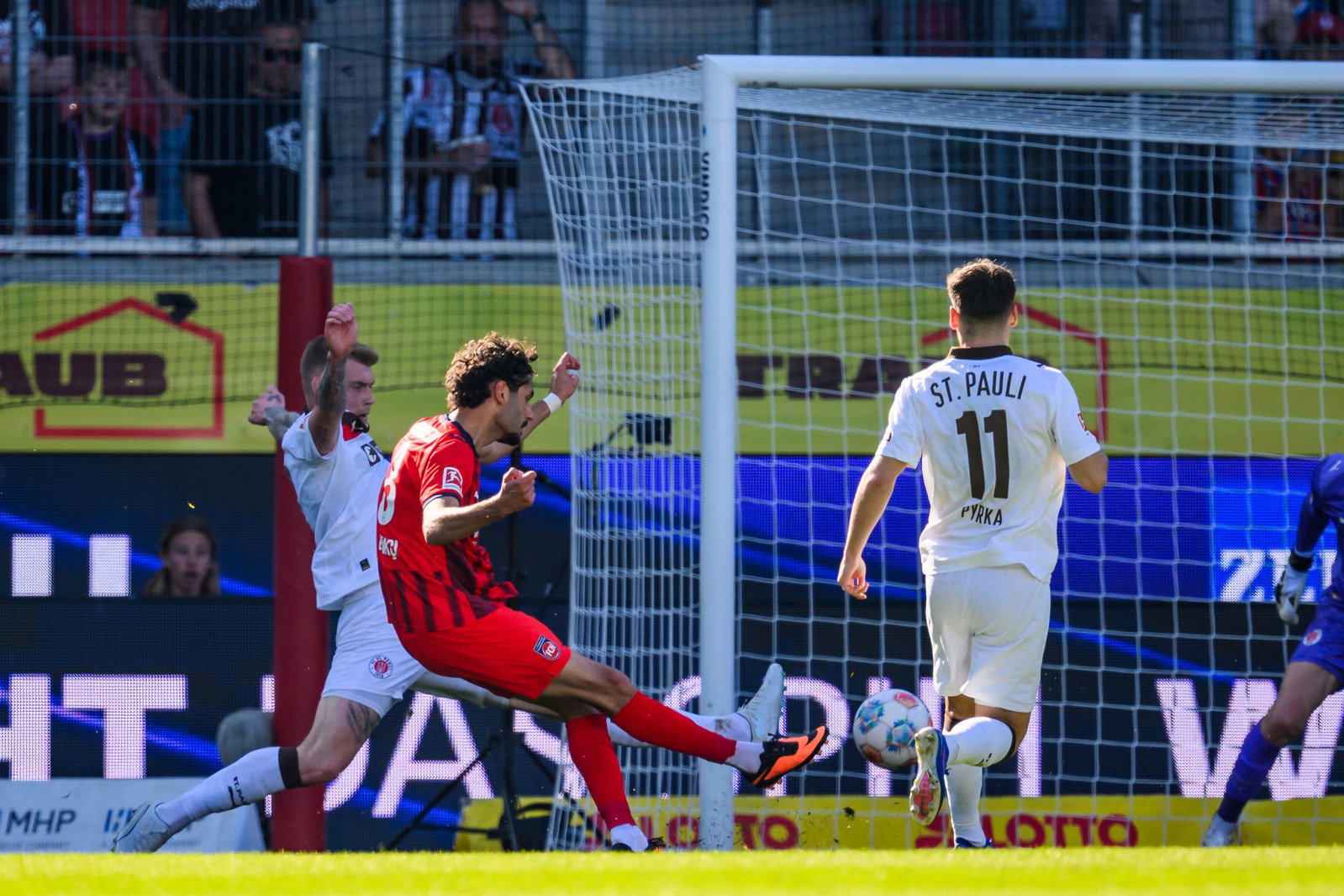 Dinkcis Treffer gegen den FC St. Pauli war sein bislang emotionalster. (Archivbild)