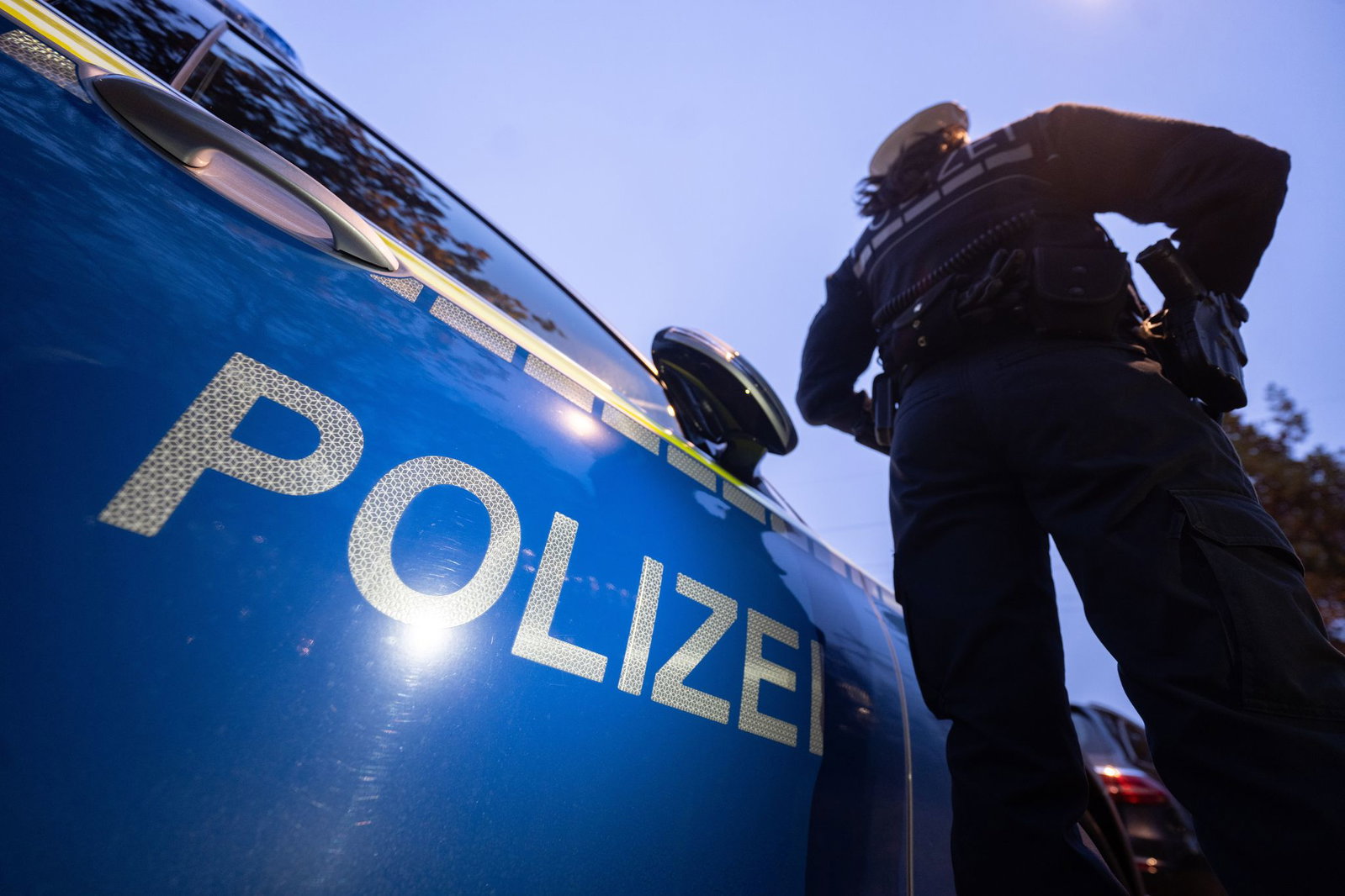 Bei einem Polizeieinsatz nach einem Streit in Wertheim sind drei Beamte verletzt worden. (Symbolbild)