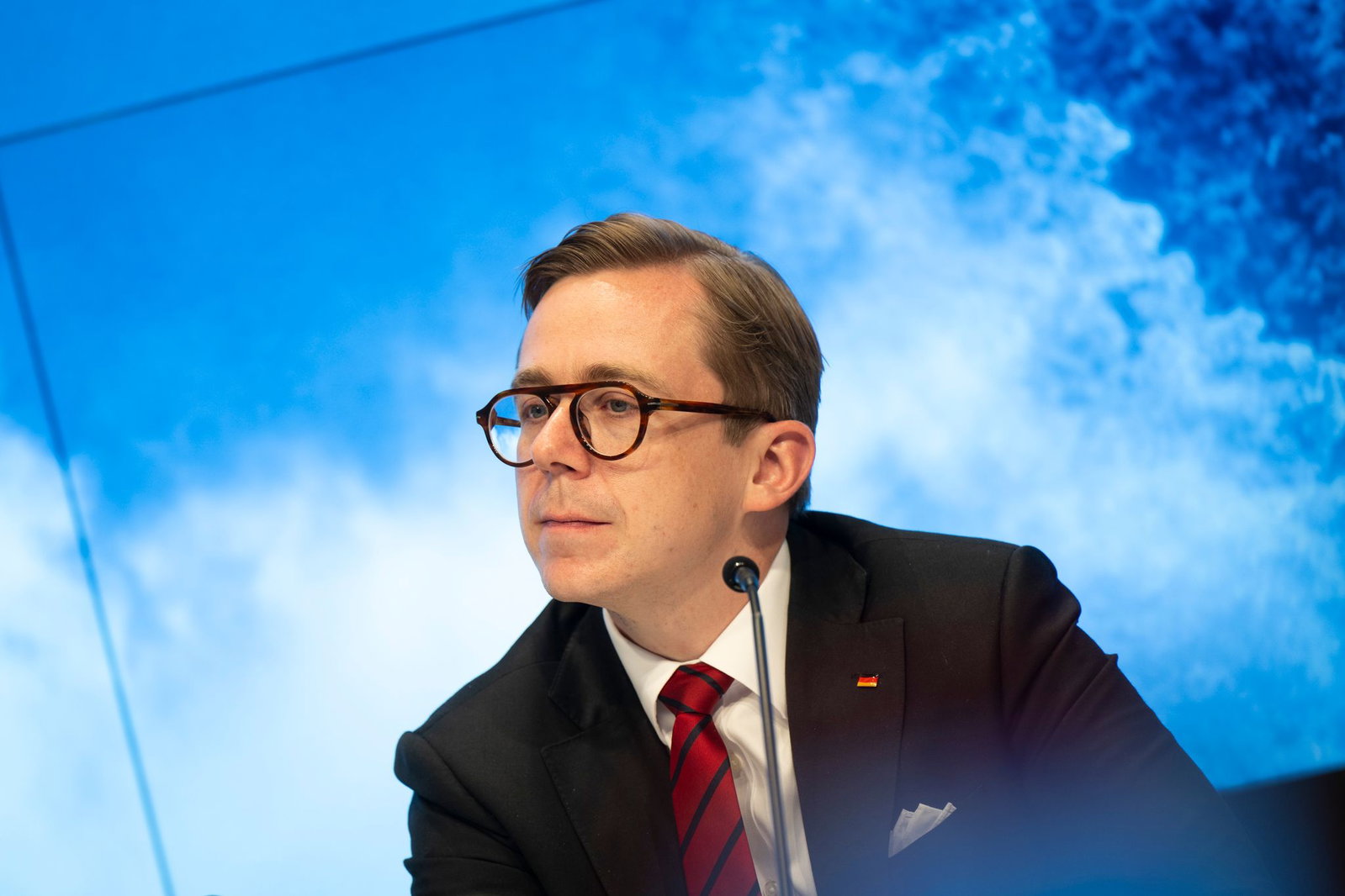 Staatsminister Amthor lehnt abstrakte Debatte über eine Grundgesetzänderung für mehr Klima- und Hitzeschutz ab.
